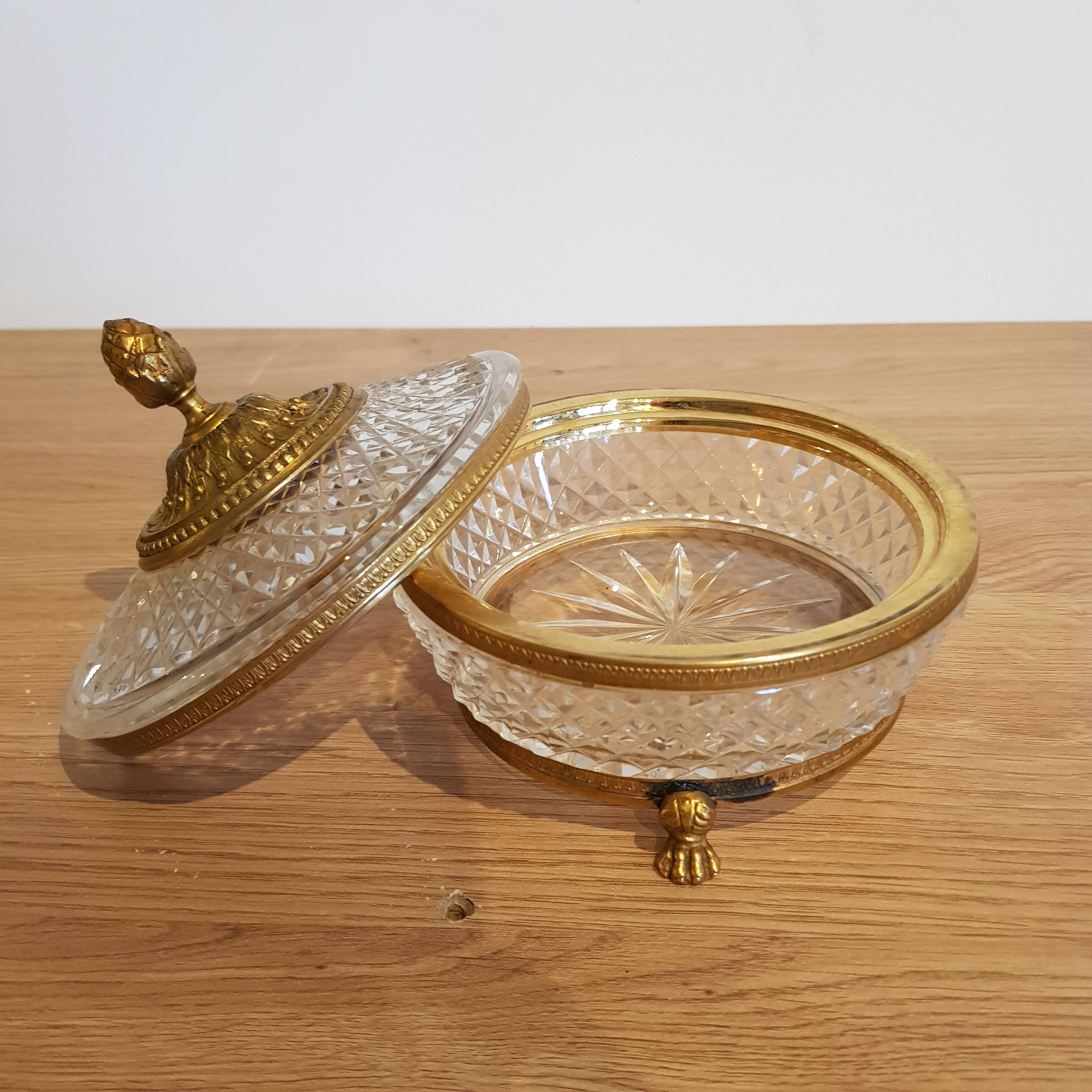Candy box in crystal and gilded bronze