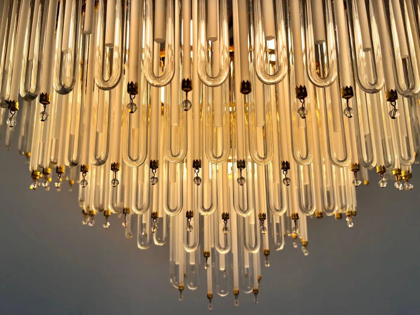 Paire de grands lustres en verre et laiton autrichiens XXL - années 1980