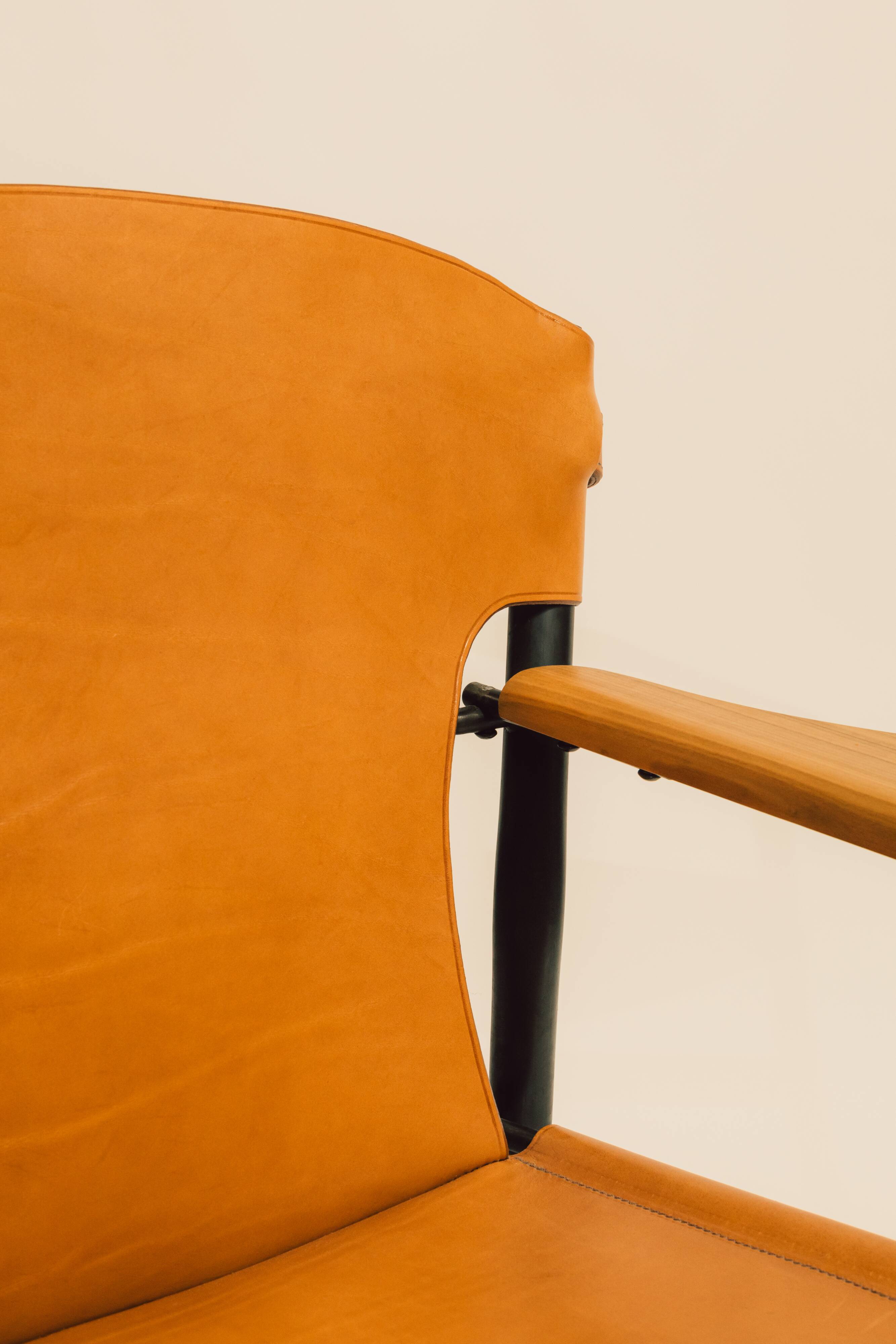 Maërl armchair, Galathée model, natural leather, solid wood armrests of your choice