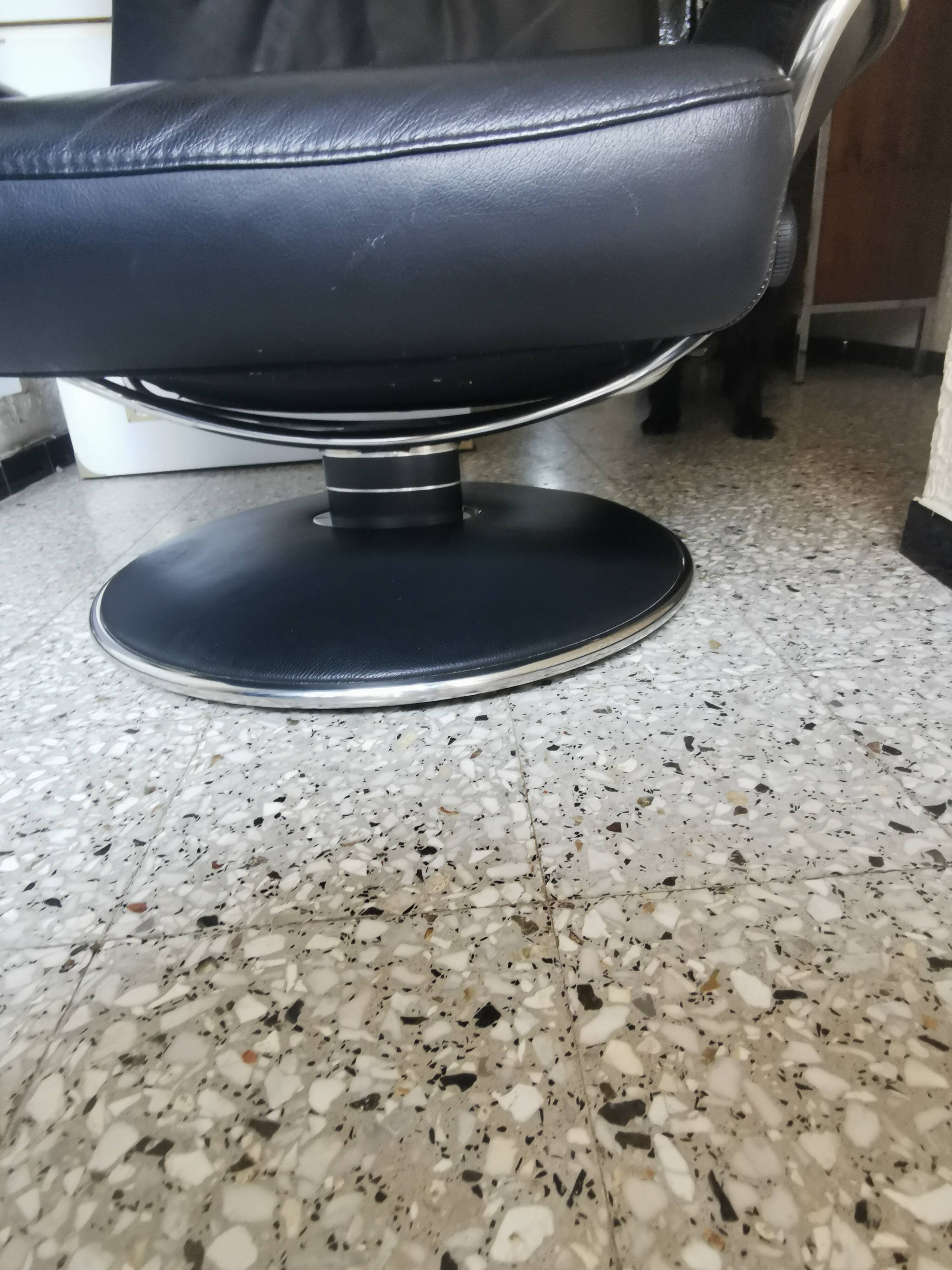Stressless chair ekorness jazz grained leather and his foot rests