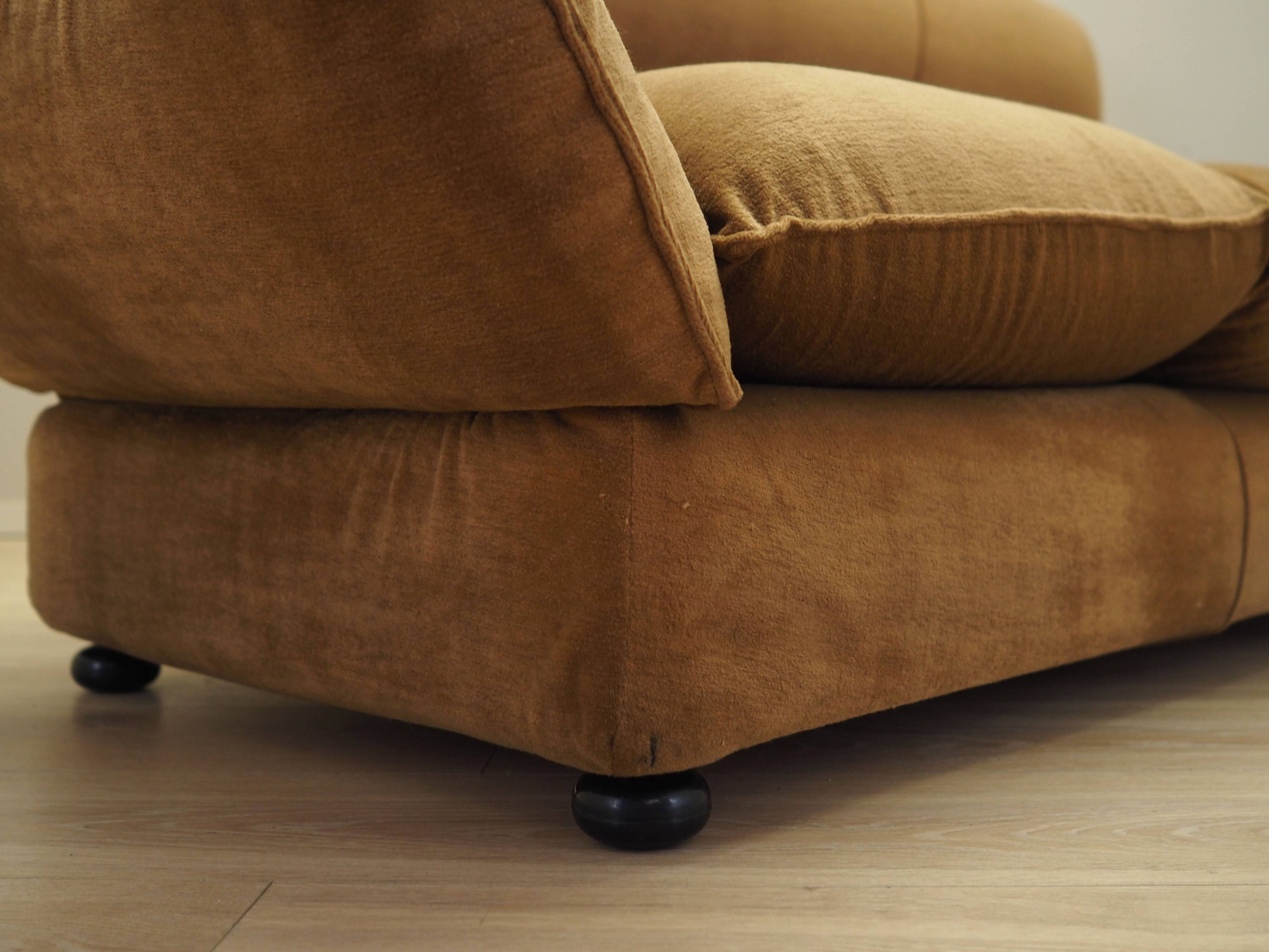 Brown velvet sofa, Italian design, 1970s, manufacturer: Dall'Oca