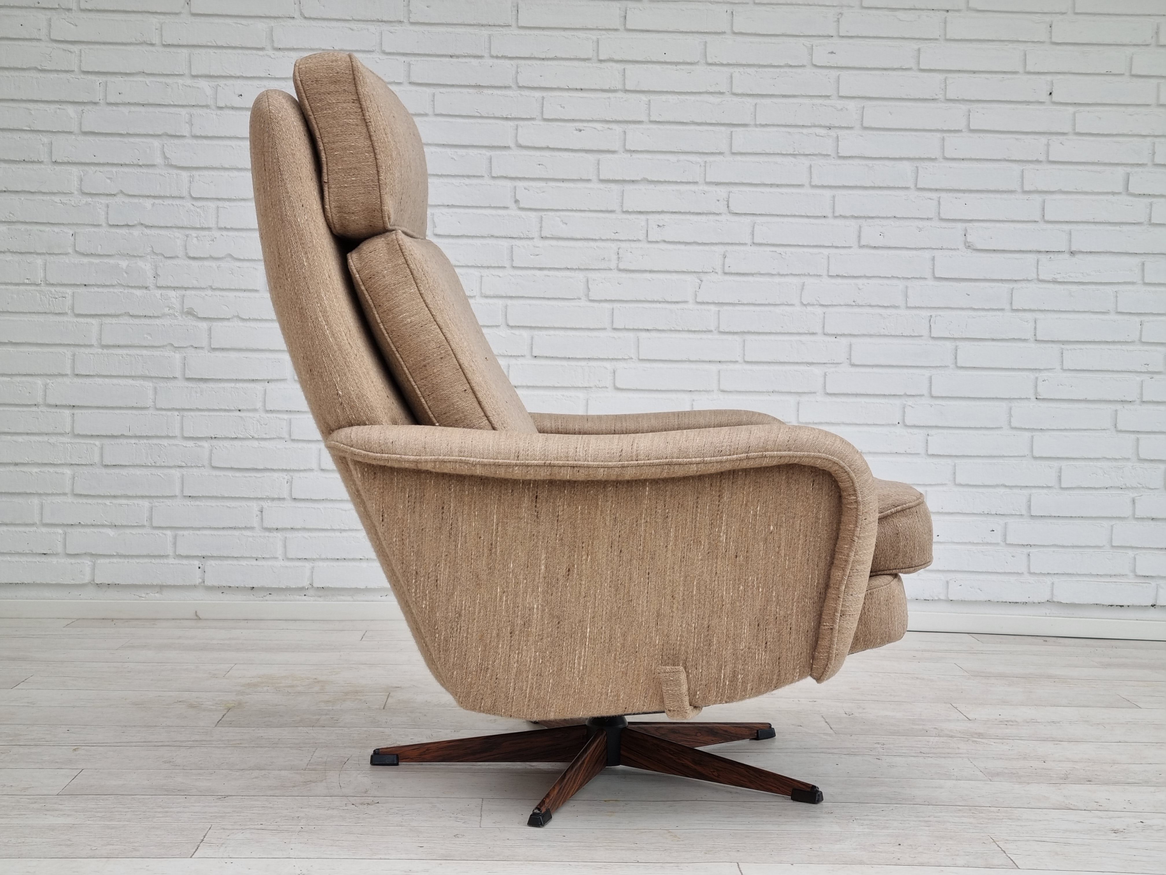 Fauteuil pivotant et son repose-pieds, laine