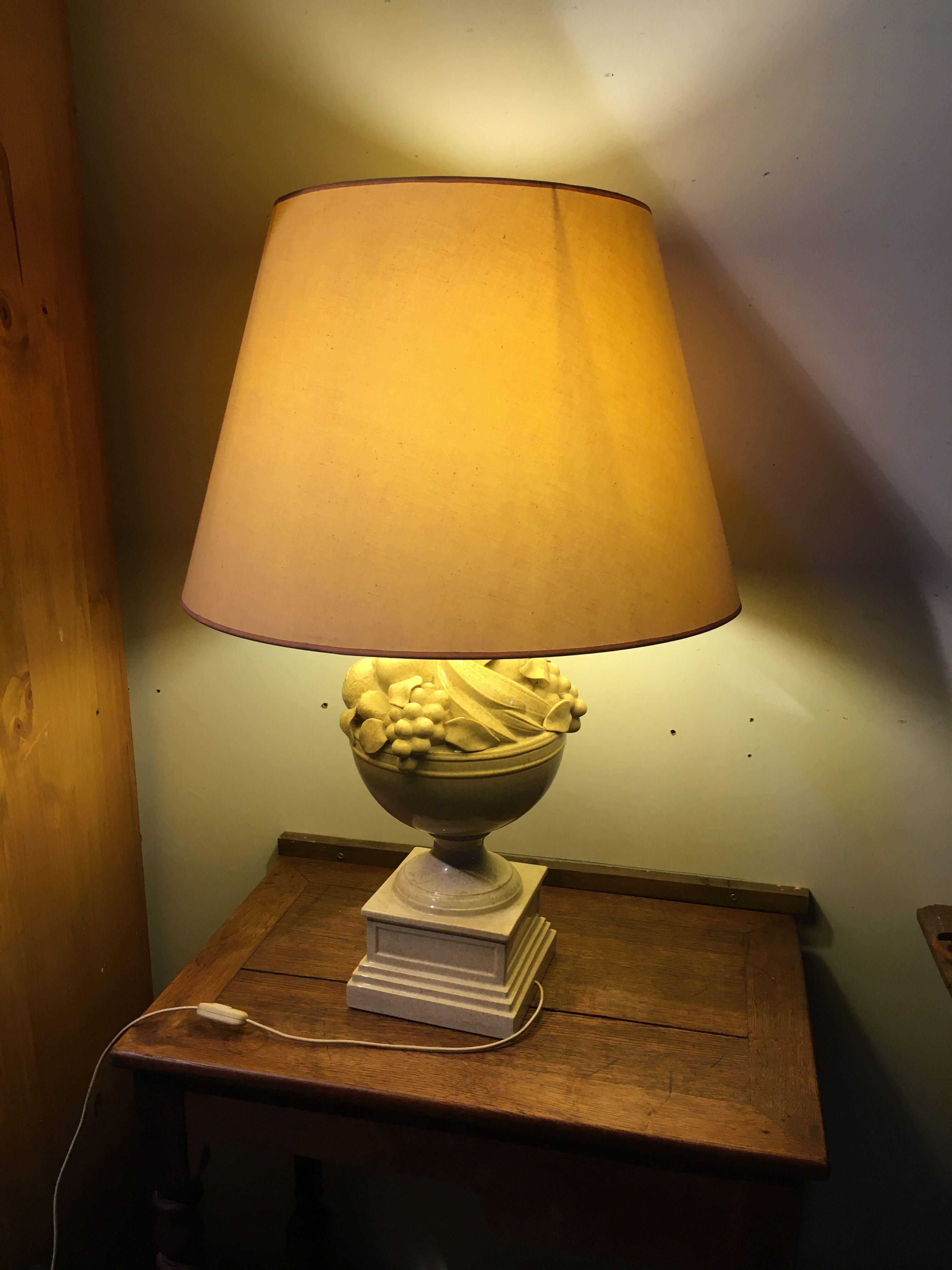 Ceramic fruit cutting lamp