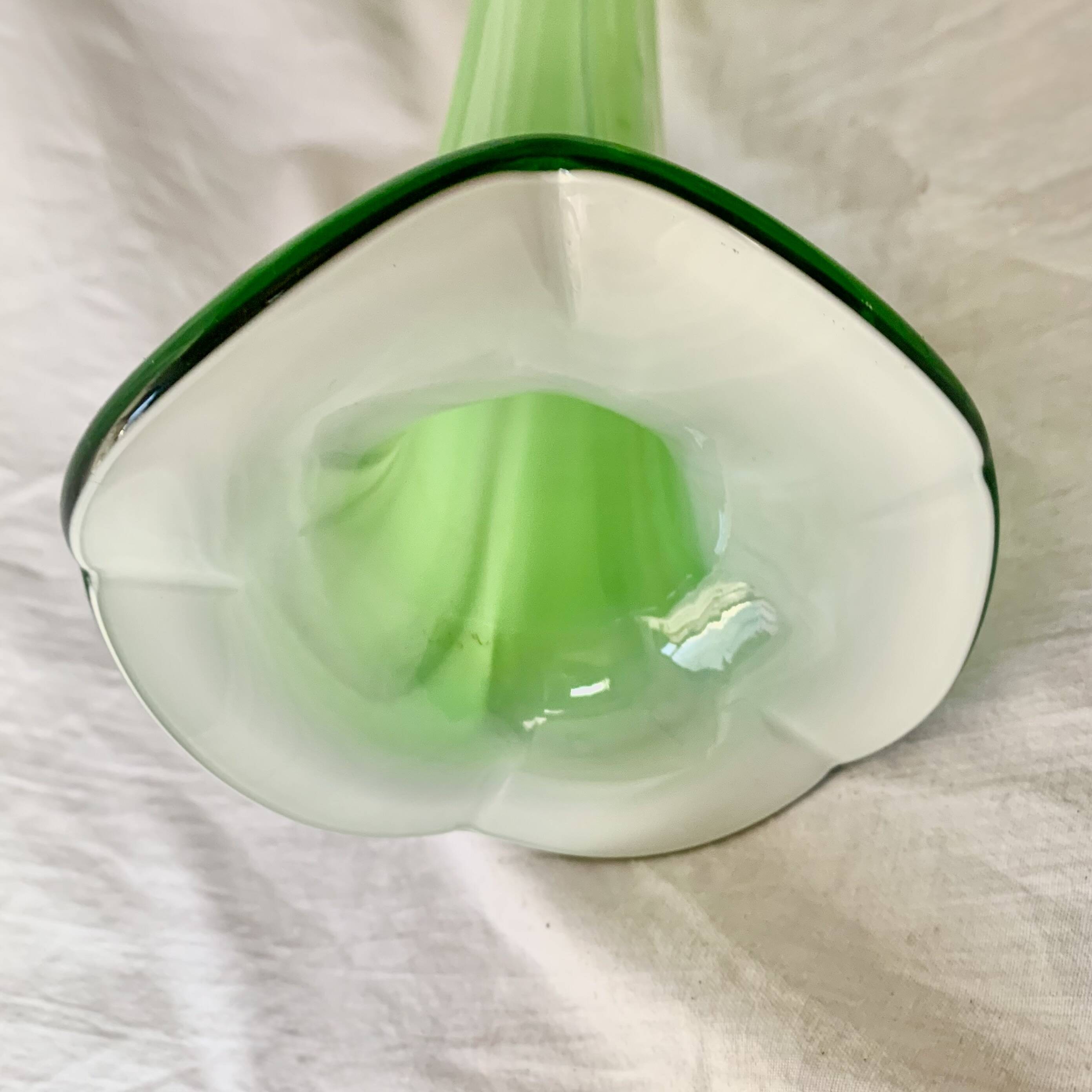 Vase soliflore vintage en verre soufflé vert - 43 cm