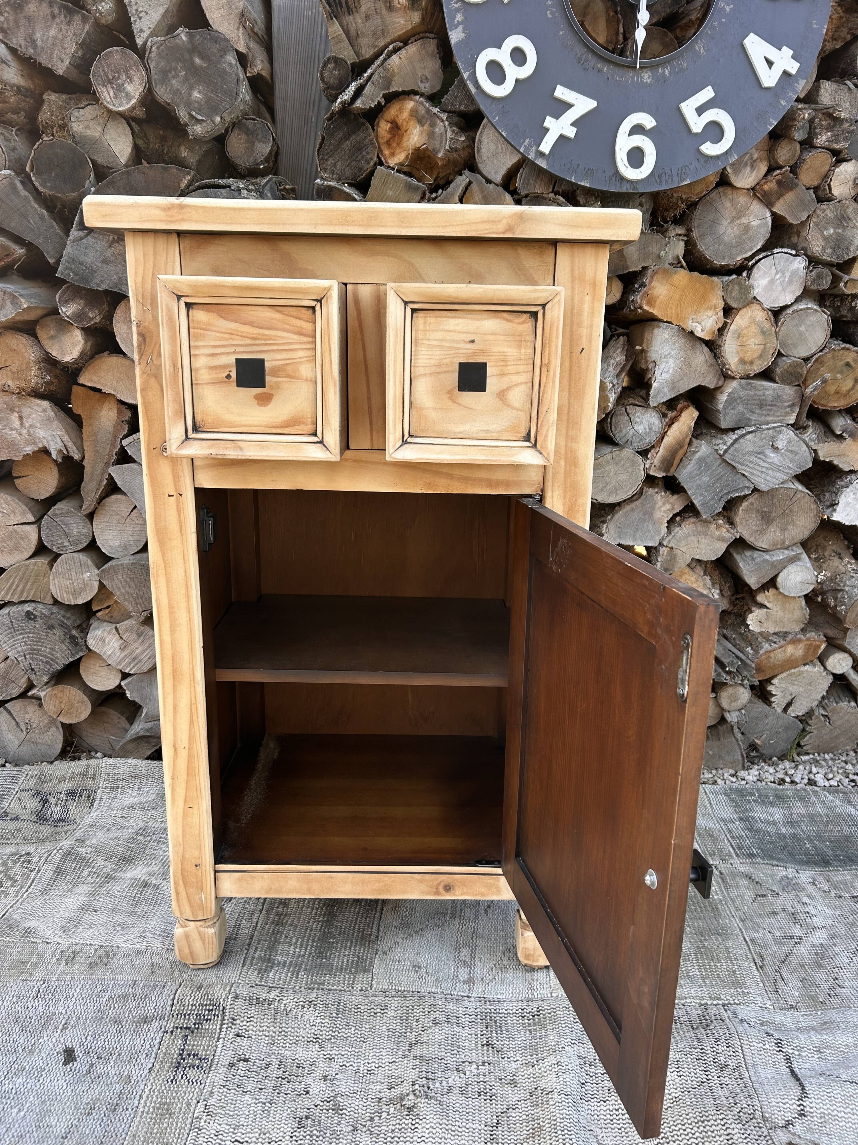 Meuble de rangement ancien bois
