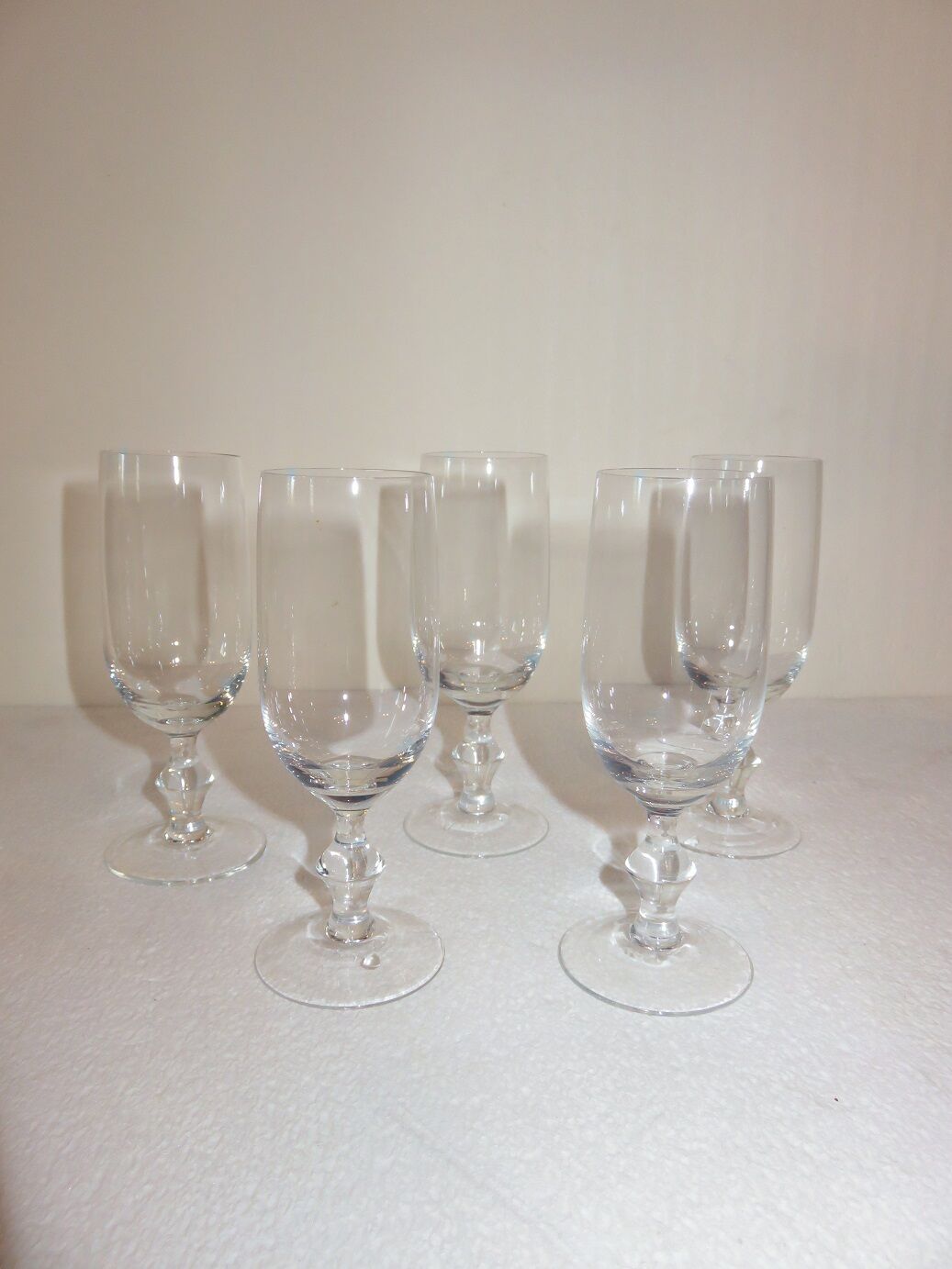 Suite de 5 flûtes à champagne