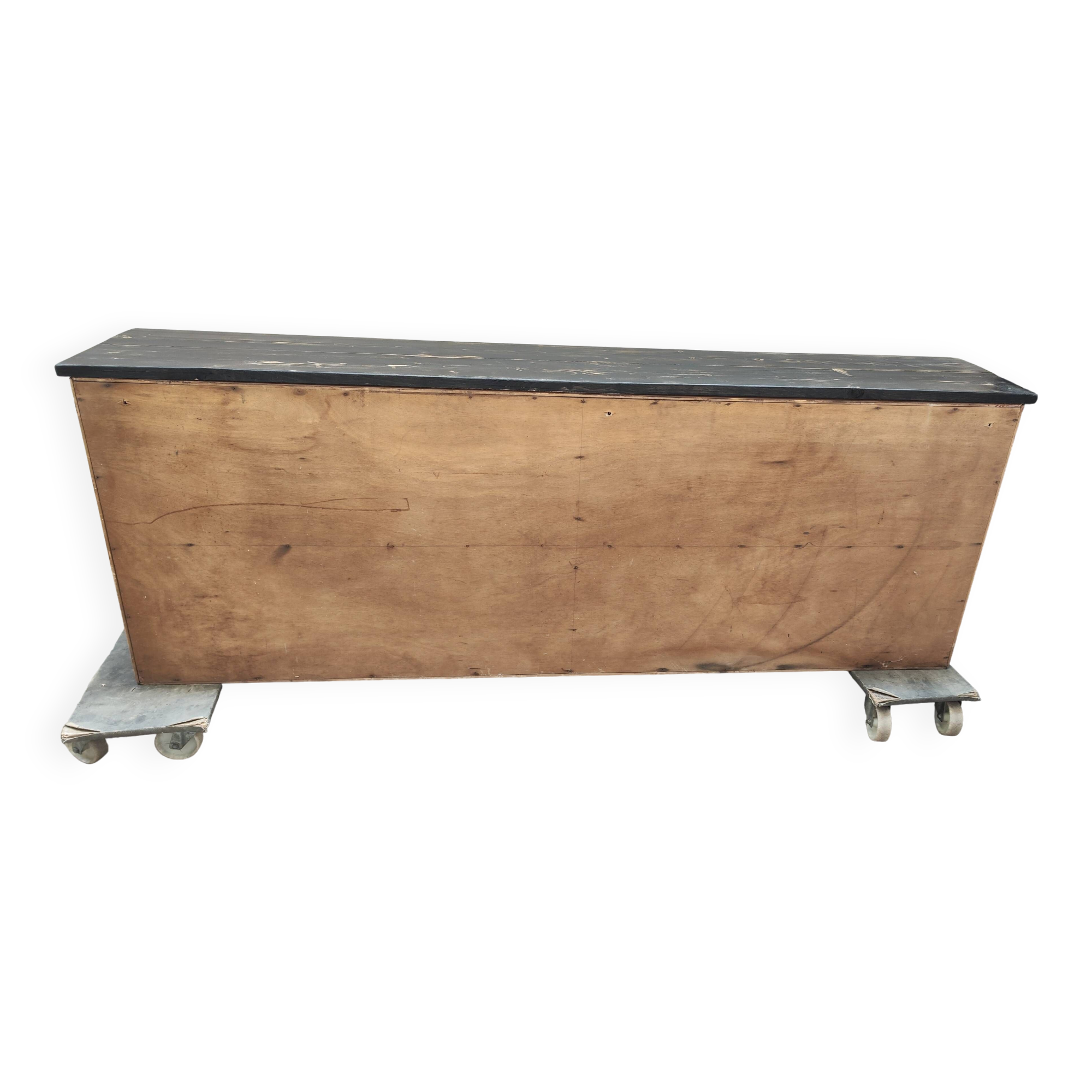 Old rear oak counter unit with two sliding doors