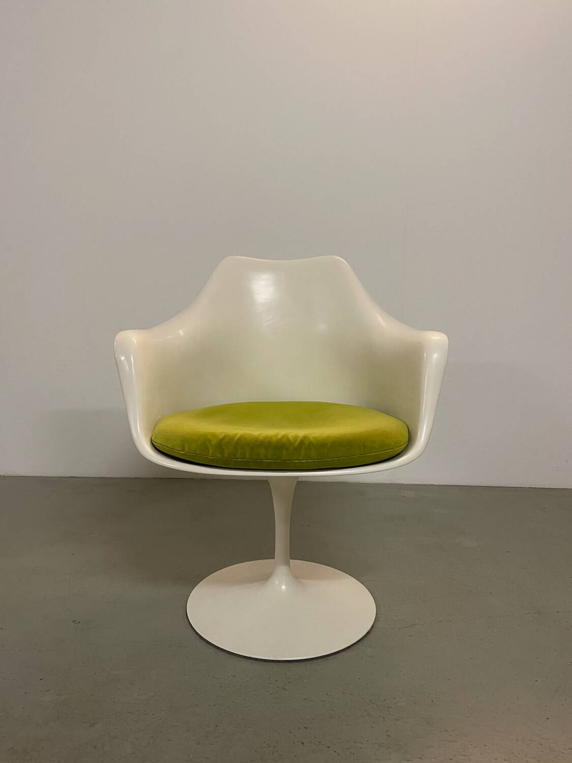 3x Eero Saarinen Tulip Armchair Knoll International