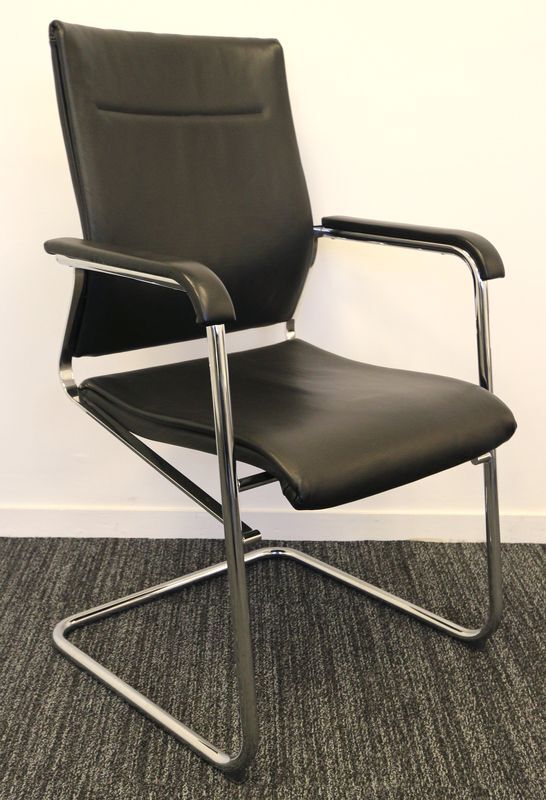 Fauteuil modèle sito.chrome, garni de cuir noir édition wilkhan