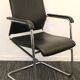 Fauteuil modèle sito.chrome, garni de cuir noir édition wilkhan