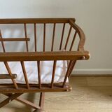 Ancien landeau en bois vintage pour enfant