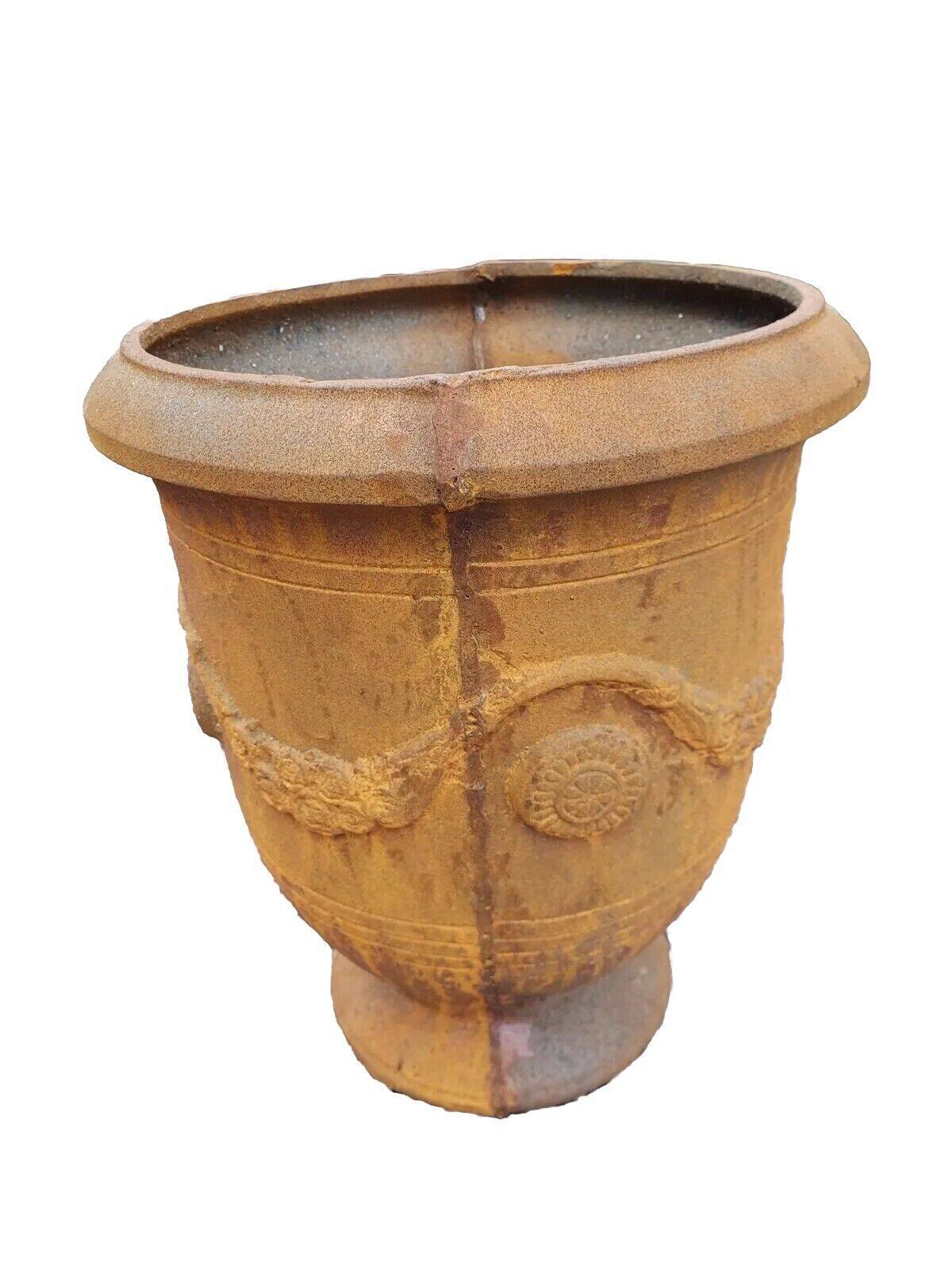 Anduse Medici vase in cast iron