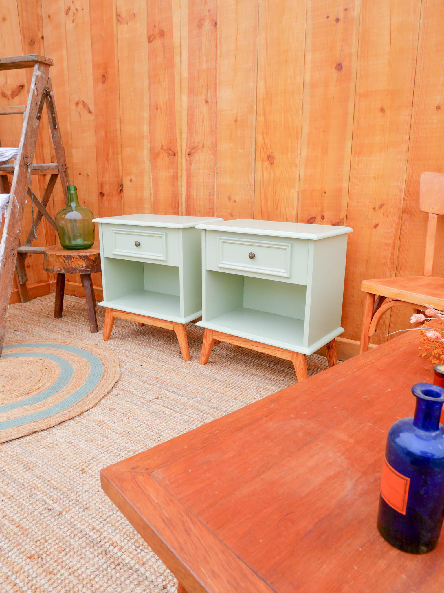 Bedside compass feet