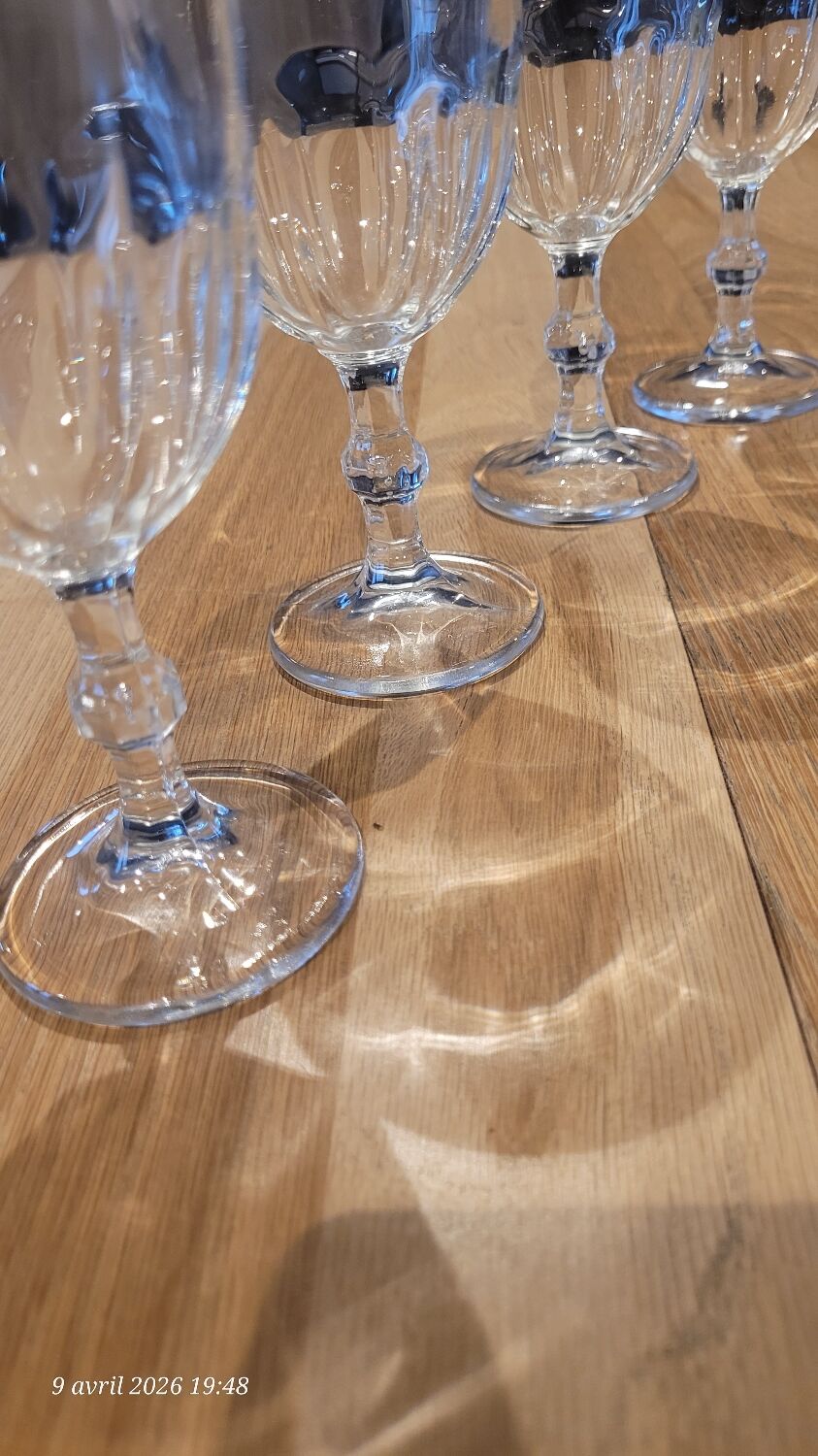 4 thick glass stemmed glasses