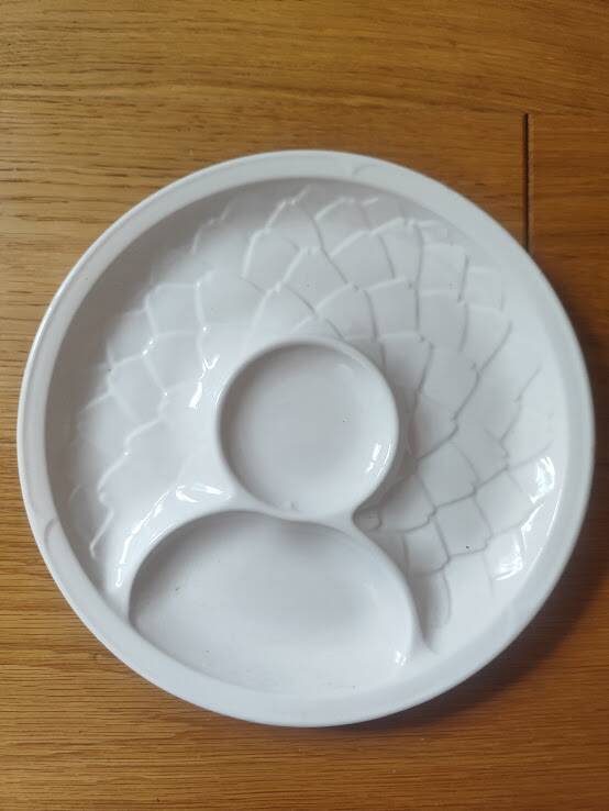 New! 1960/80 Salins / 4 Large Artichoke Plates / white