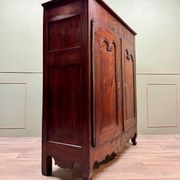 Armoire trois quarts en noyer de style Louis XV, XIXème siècle