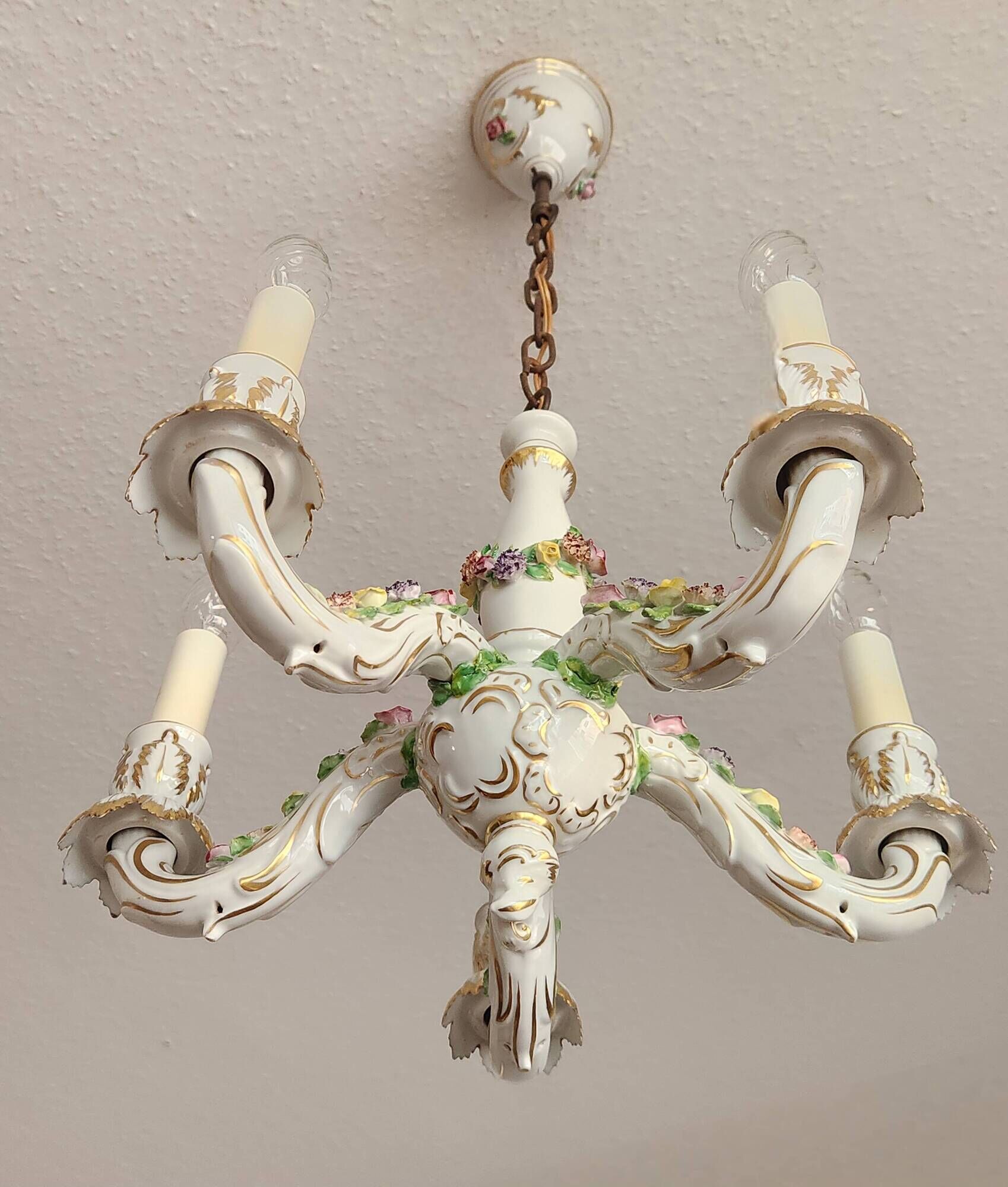 Handgeformt vergoldet vintage Porzellan Kronleuchter Capodimonte 1960er