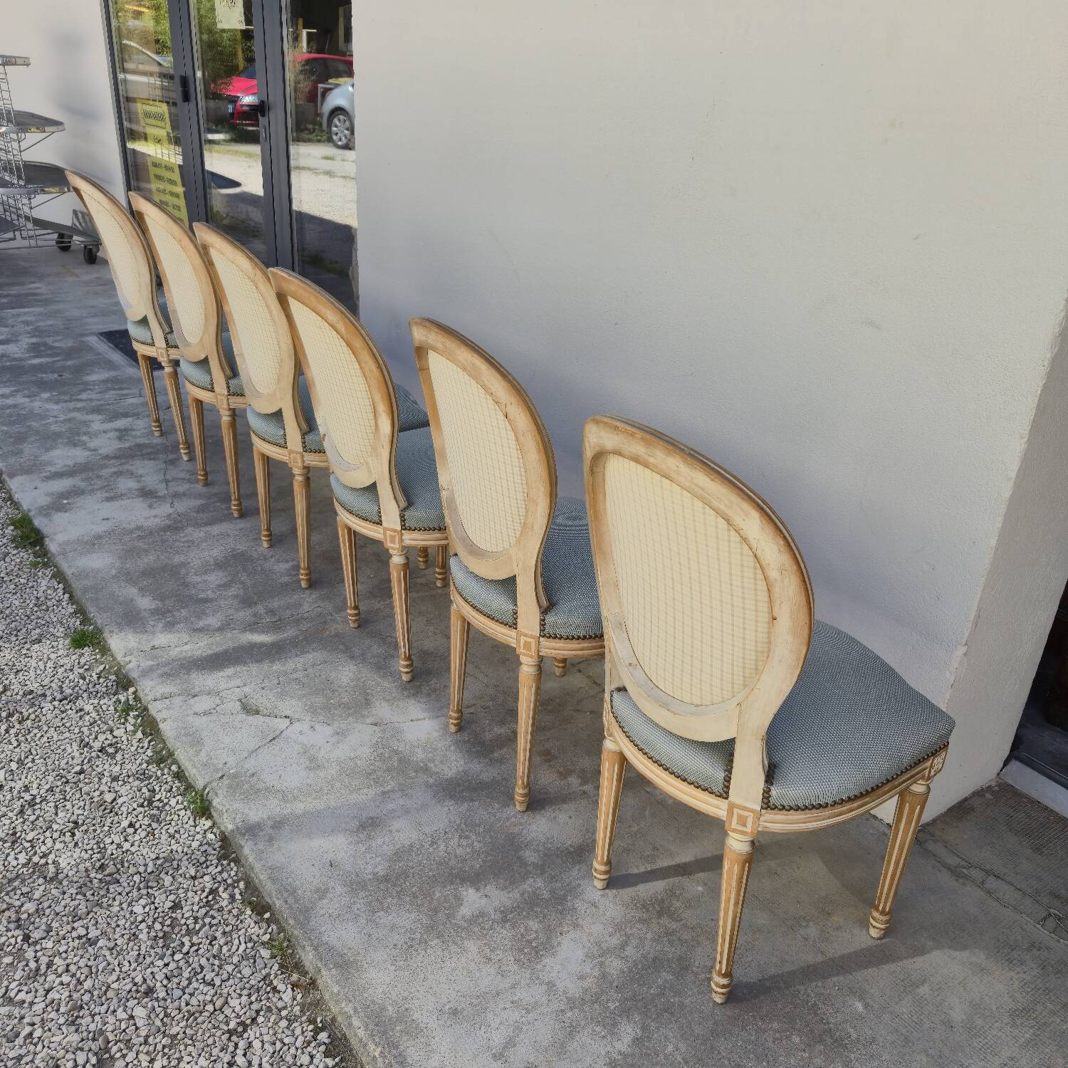 Set of 6 Louis XVI style chairs with antique patinated medallion
