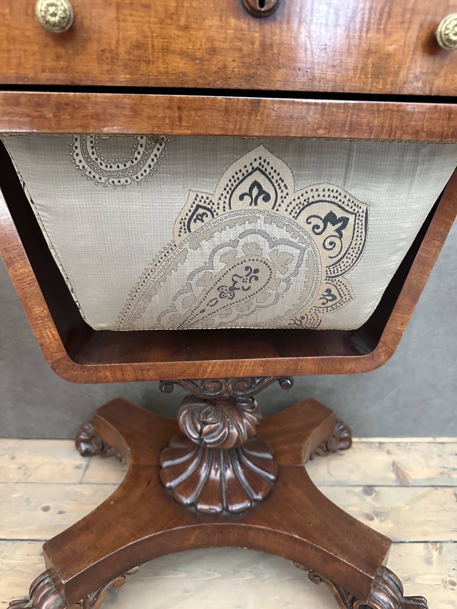 table de couture antique