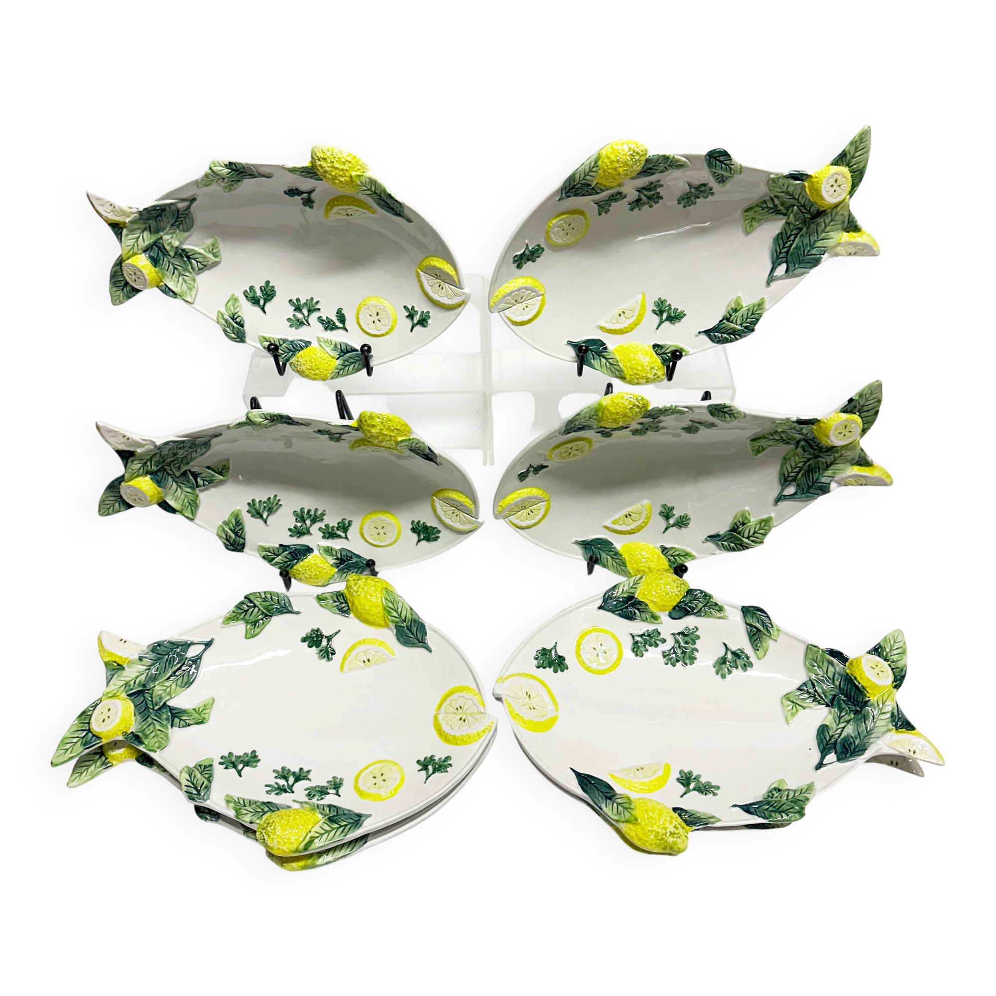 Set of 8 Italian fish plates in Barbotine ceramic.