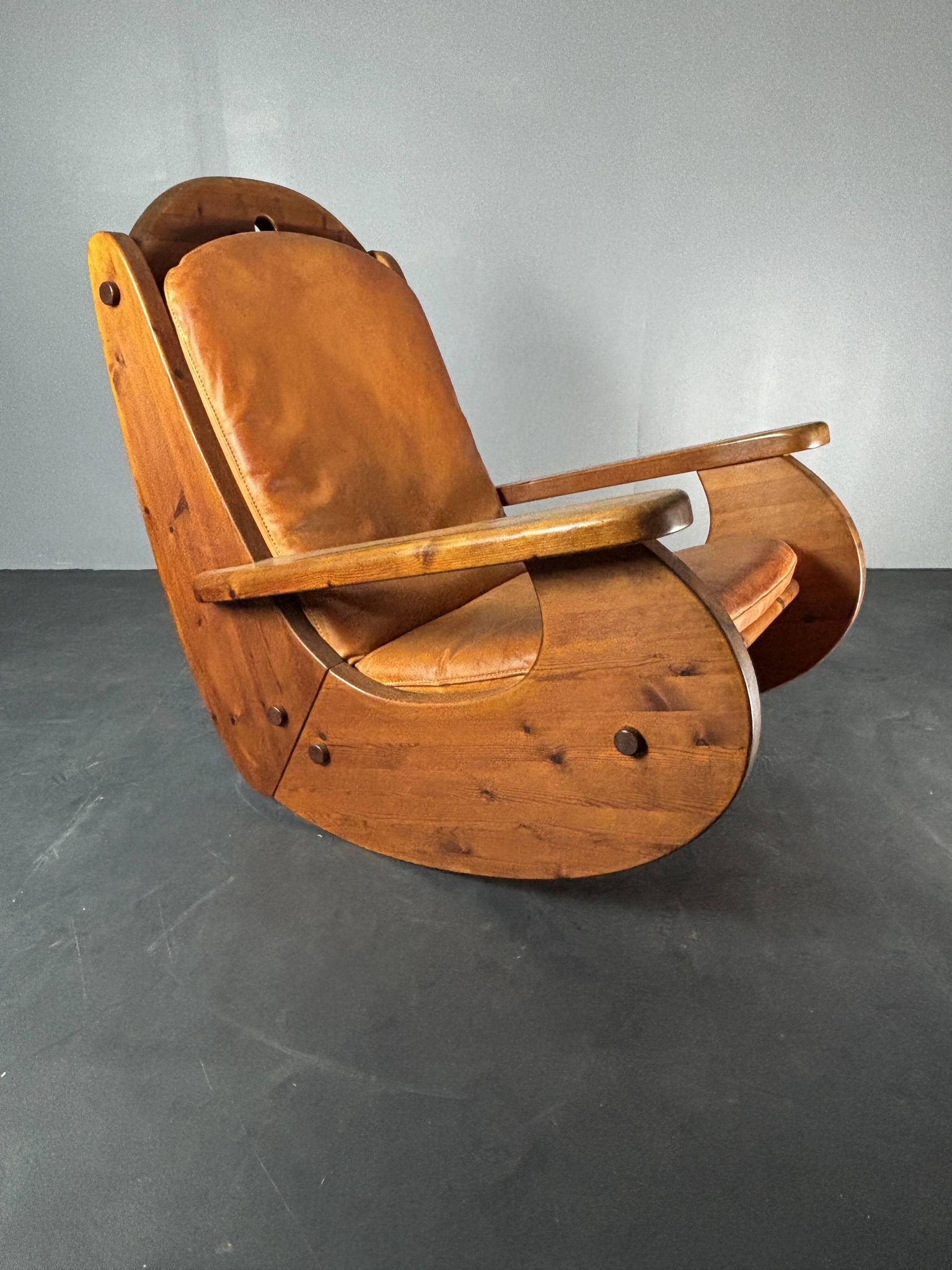 Brutalist pine rocking lounge chair with leather seat by Wasa 1984