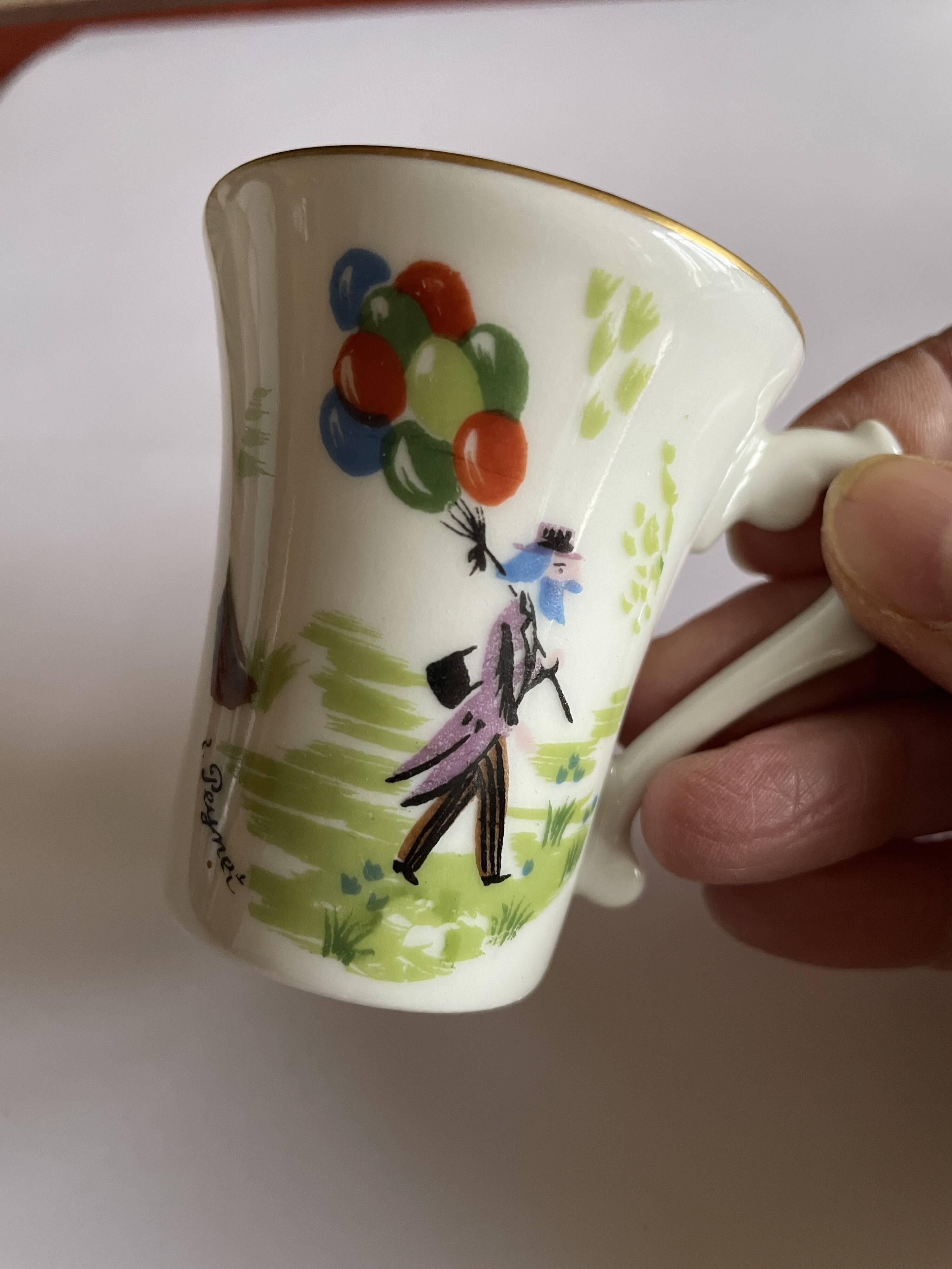 Limoges porcelain coffee service, signed peynet, in very good condition.