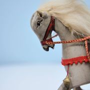 cheval à bascule en bois de couleur vintage