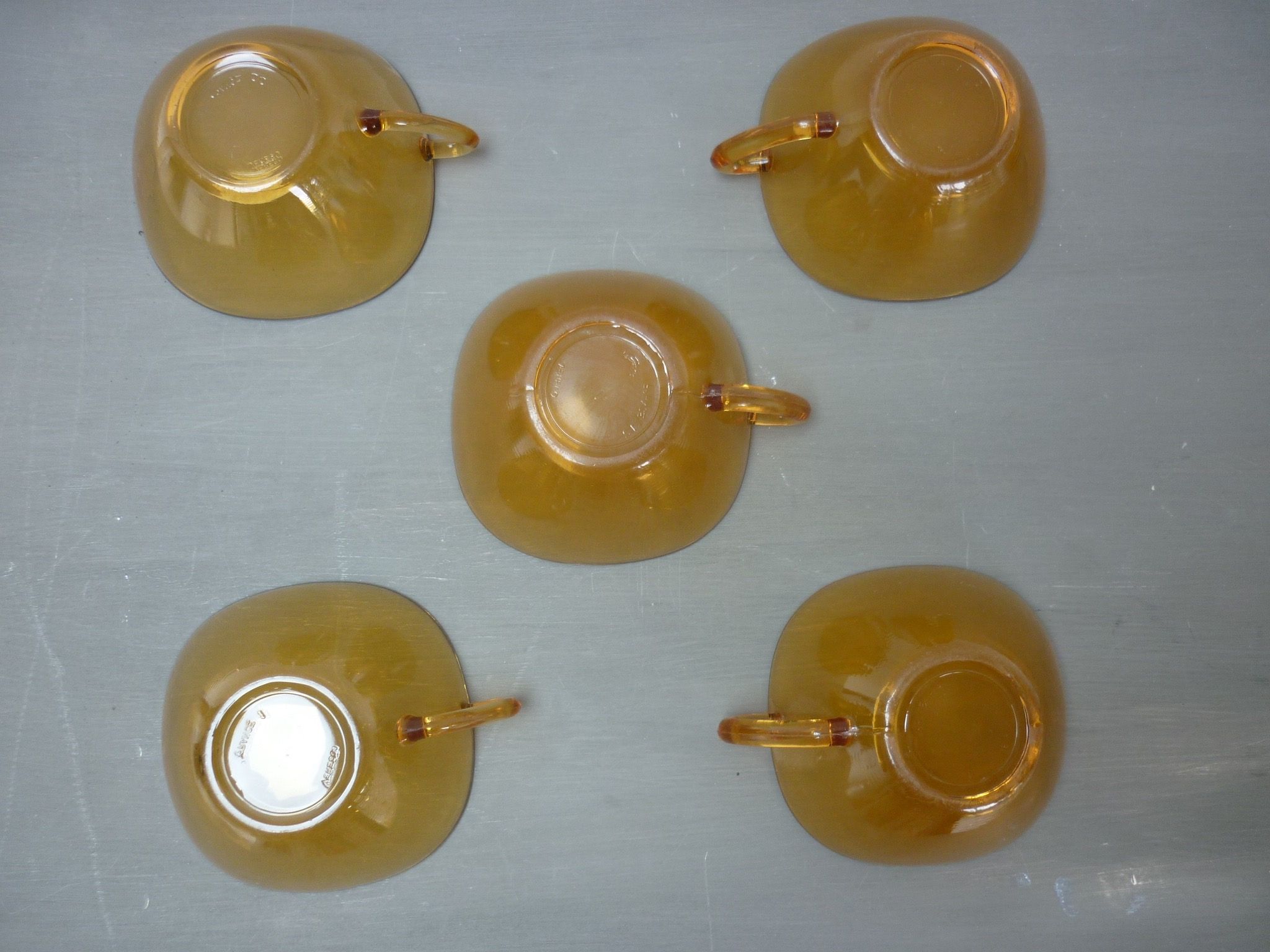 Tasses en verre orange vintage