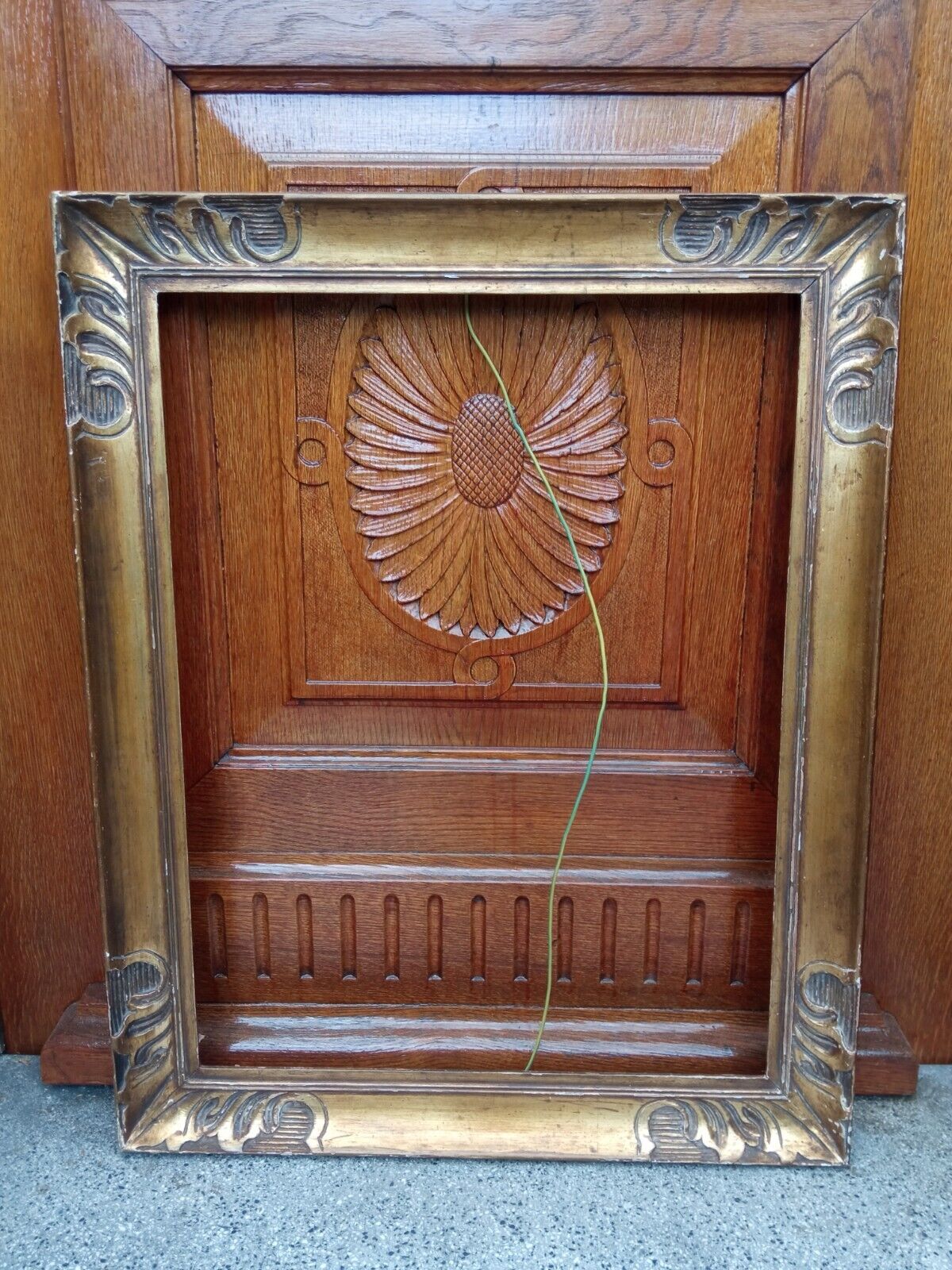Old Montparnasse frame with keys and gilded leaf - Format 15 P - circa 1950