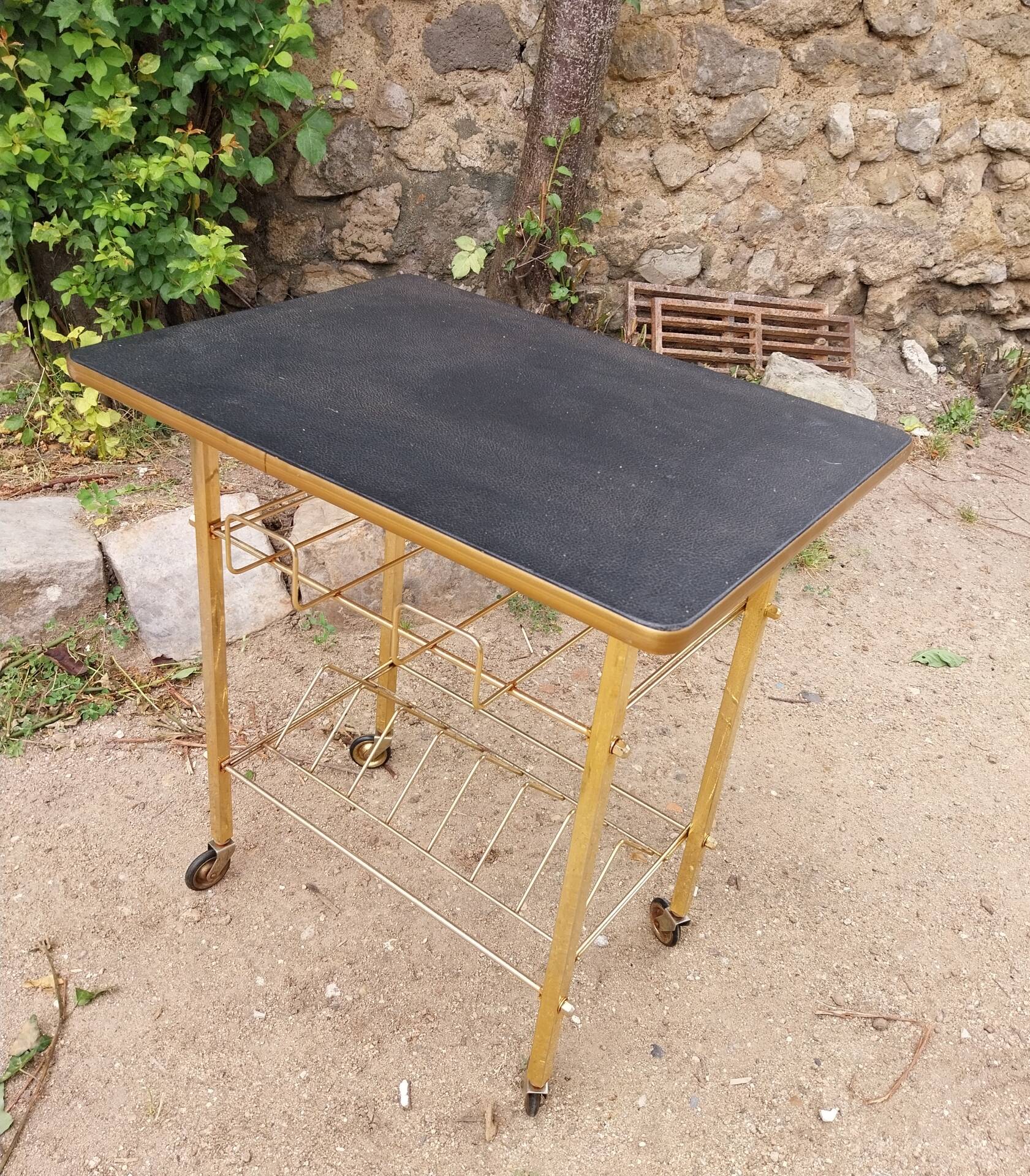 Side table magazine holder