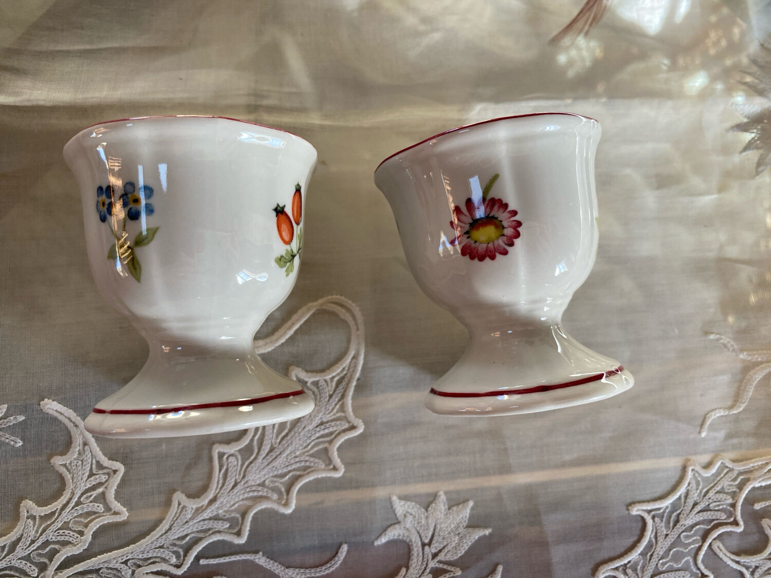 Set of 2 porcelain egg cups by Villeroy and Boch.