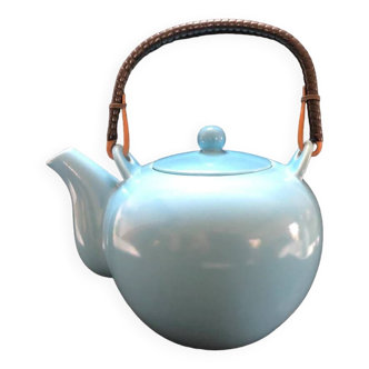 Théière de style chinois en porcelaine émaillée bleu azur travail des années 60-70