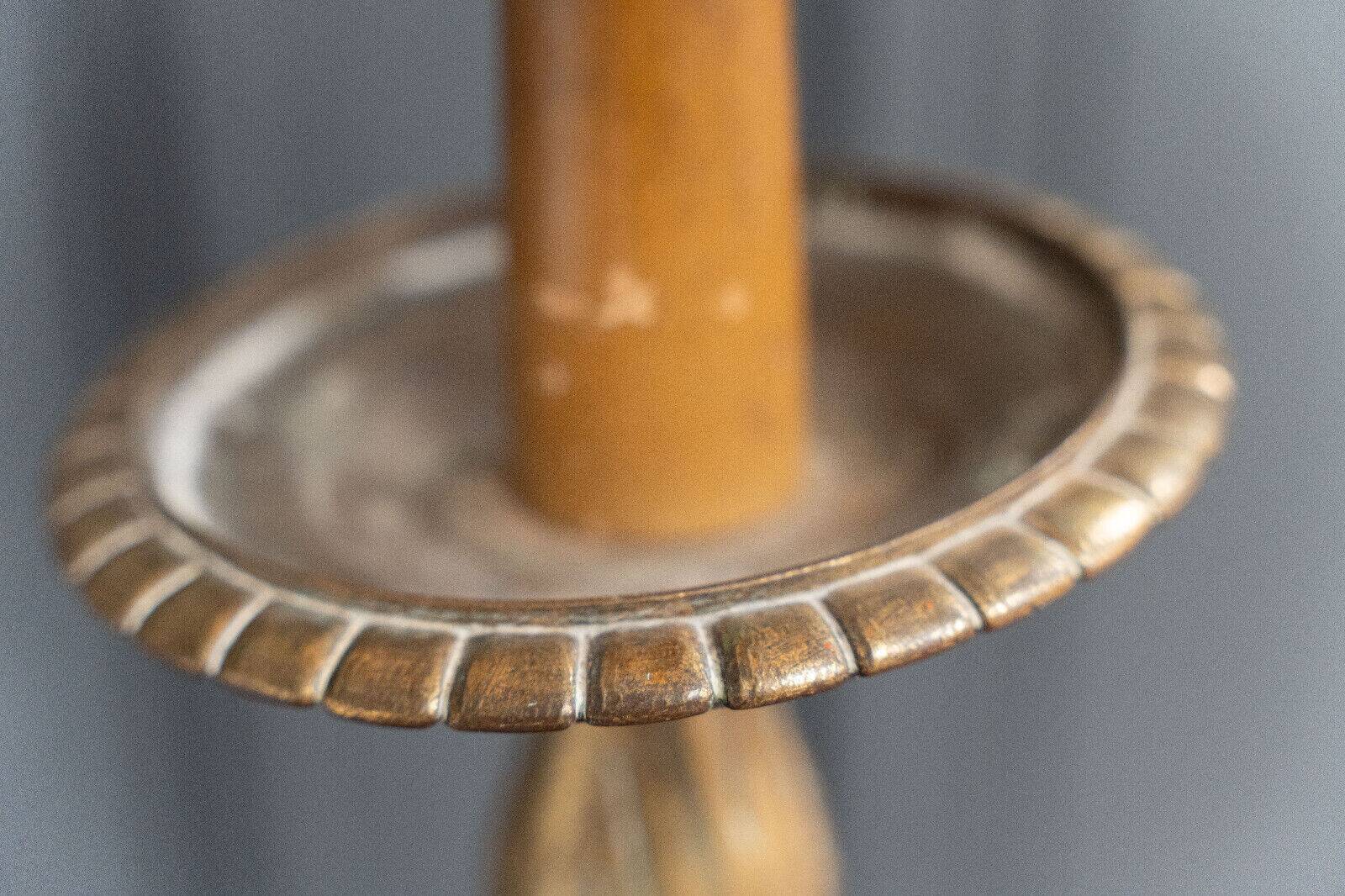 Lampadaire en bronze doré Napoléon III pieds griffes décor de feuillage