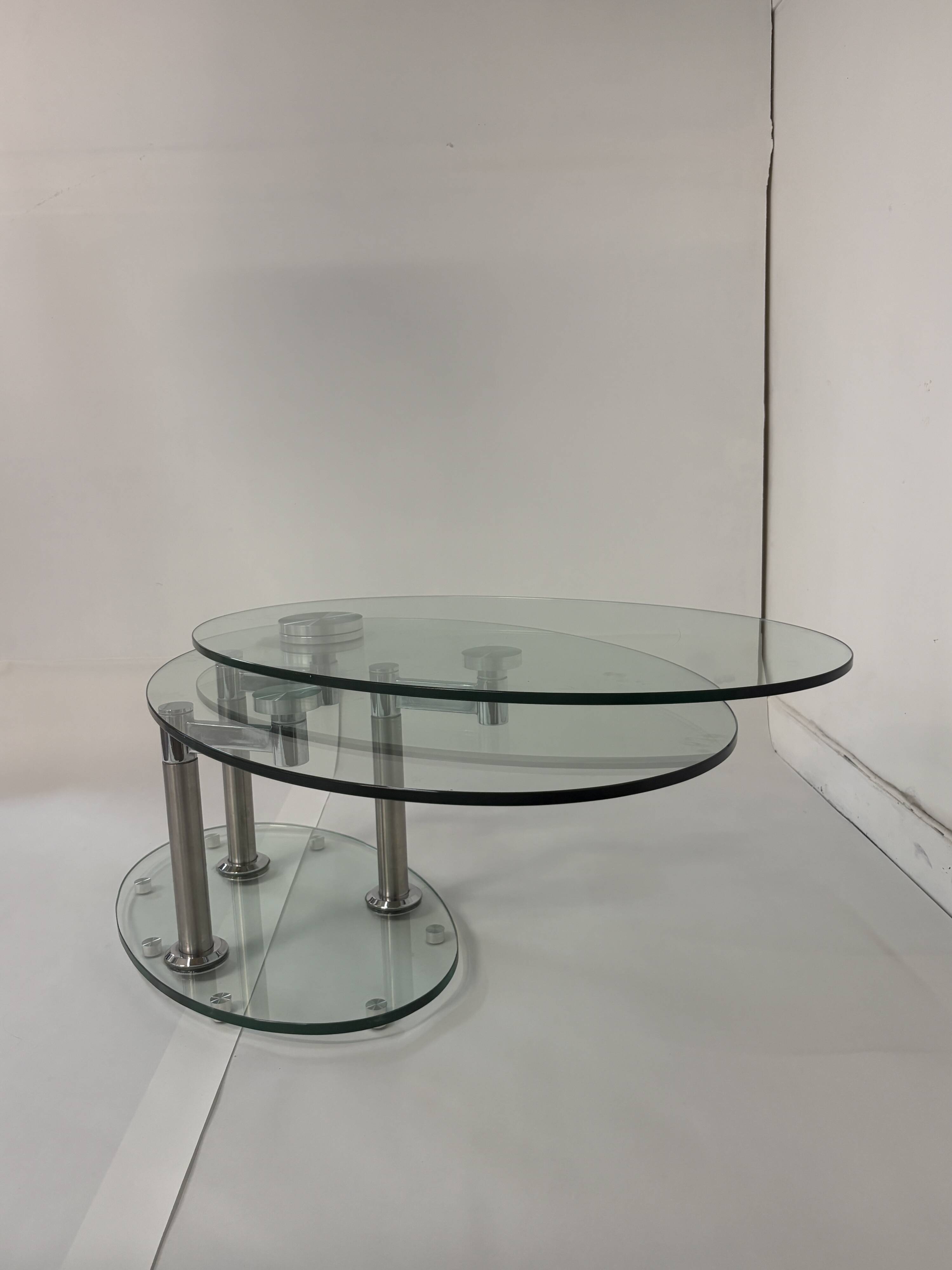 Oval designer coffee table in tempered glass