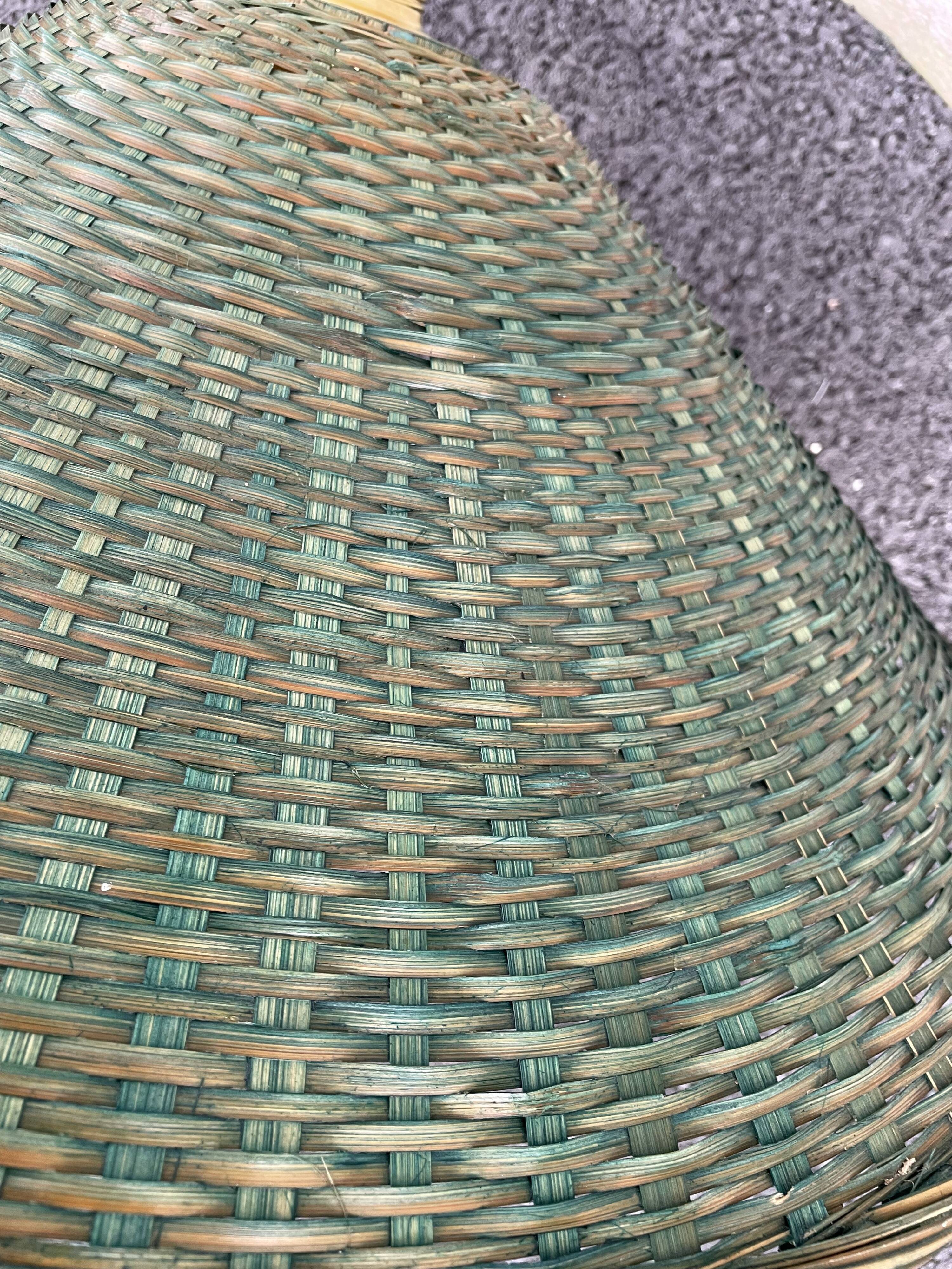 Suspension in green braided rattan