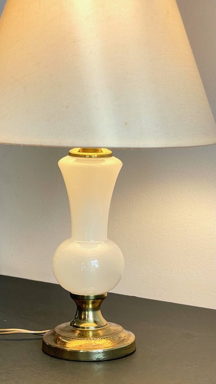 Chic lamp in opaline glass and vintage brass