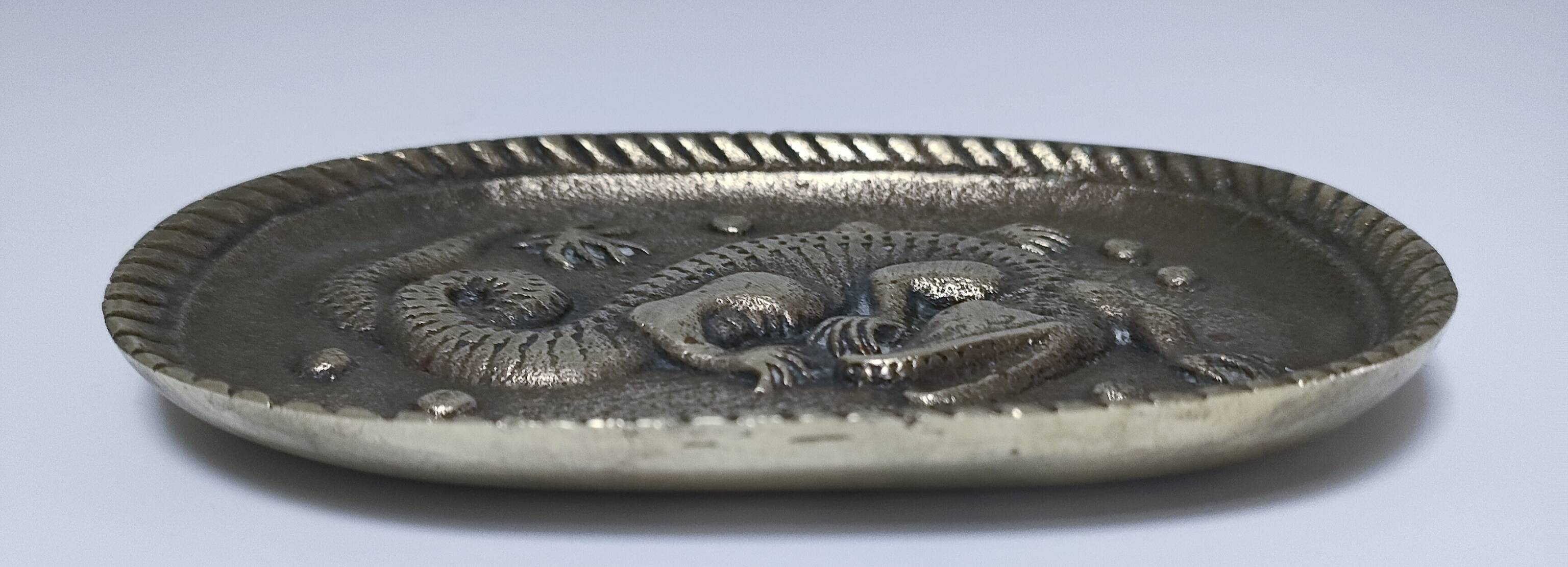 Gold-plated bronze crocodile emptier