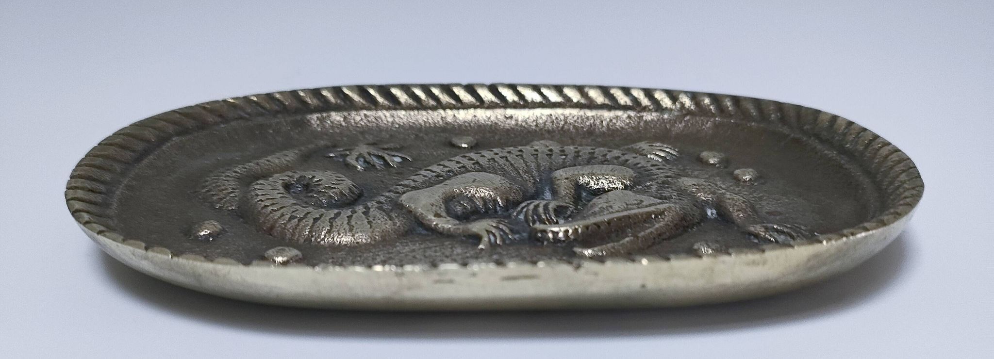 Gold-plated bronze crocodile emptier