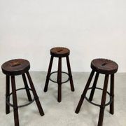 Tabourets de bar brutalistes en bois et cuir, Espagne 1970