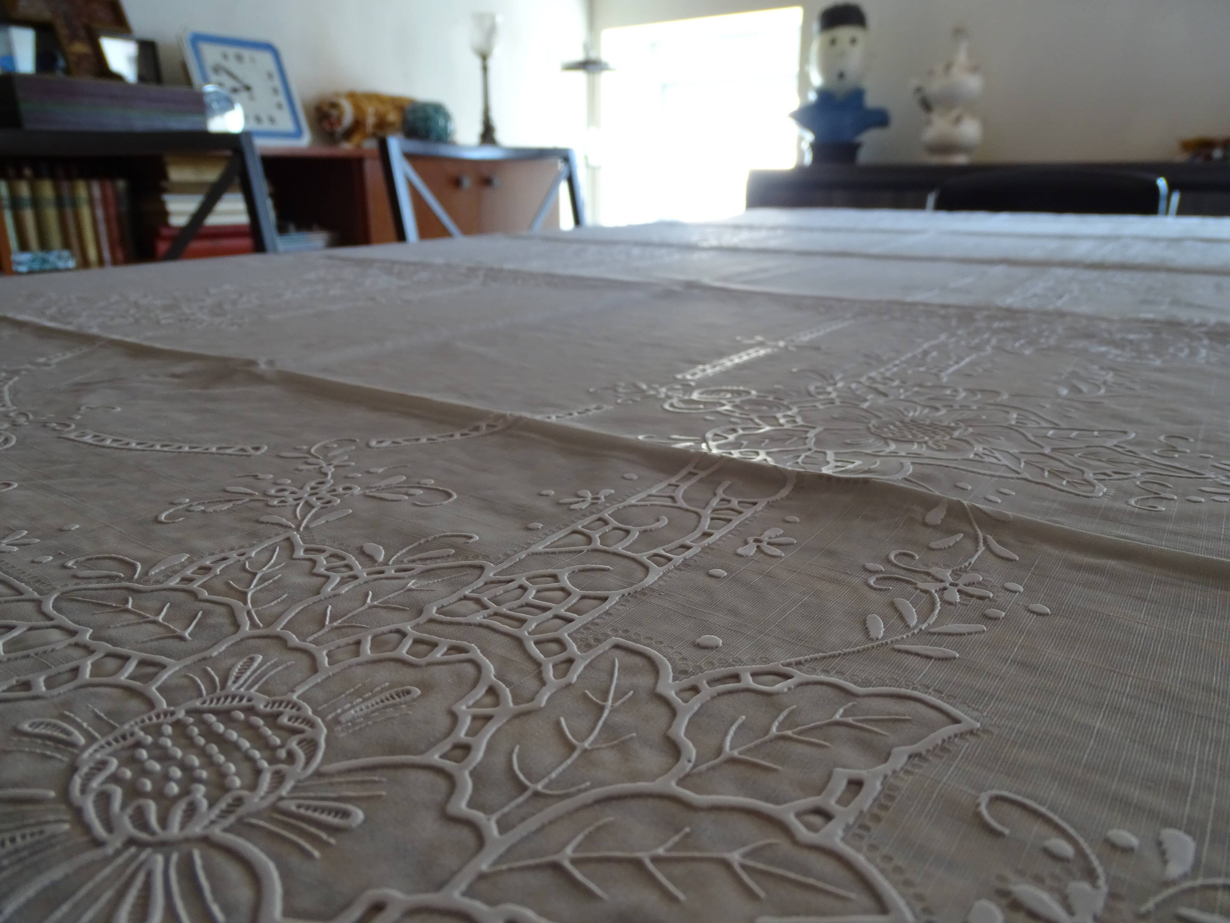 Oilcloth 260 x 150 white flower patterns