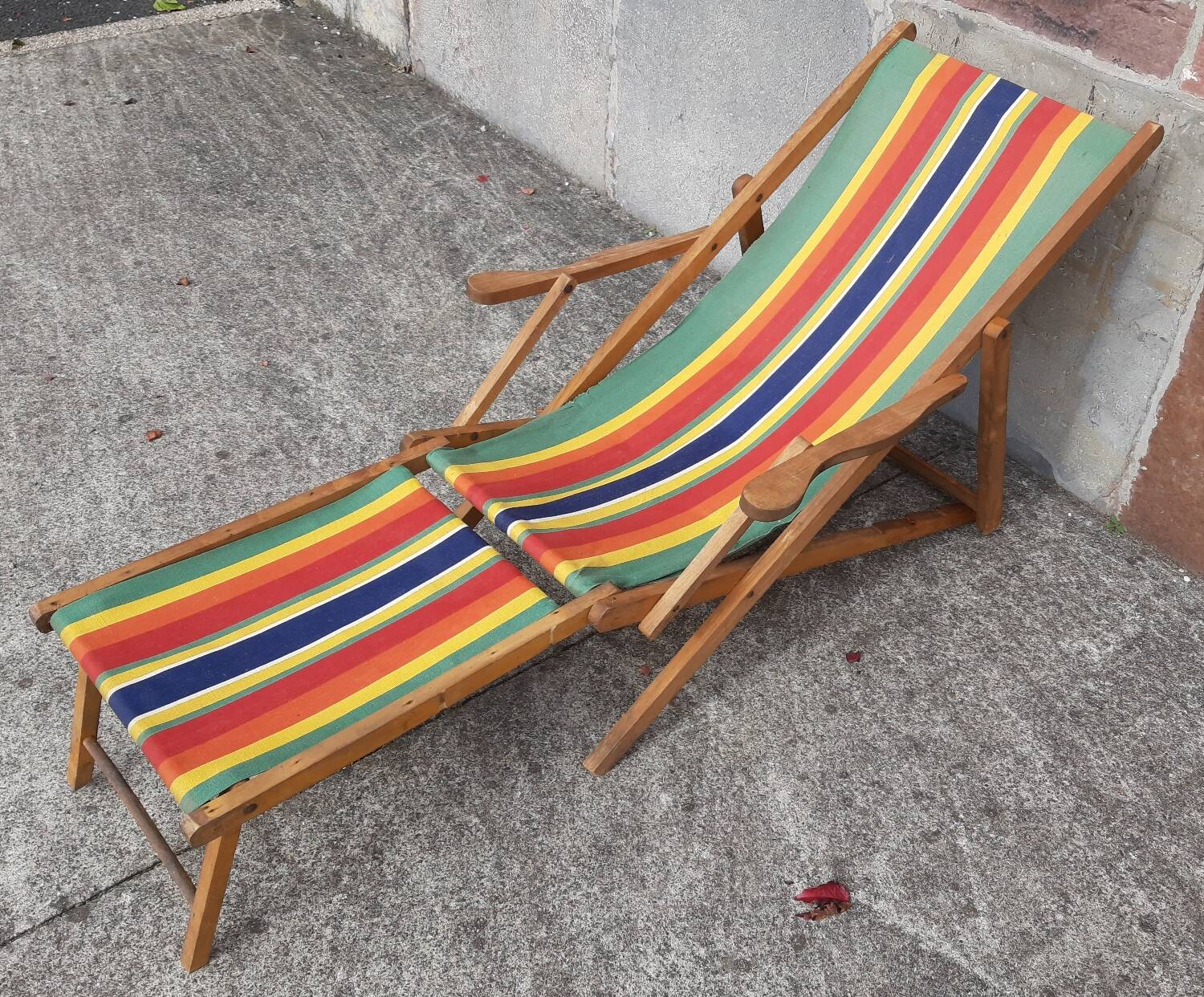 Vintage deckchair, lounge chair or chaise longue