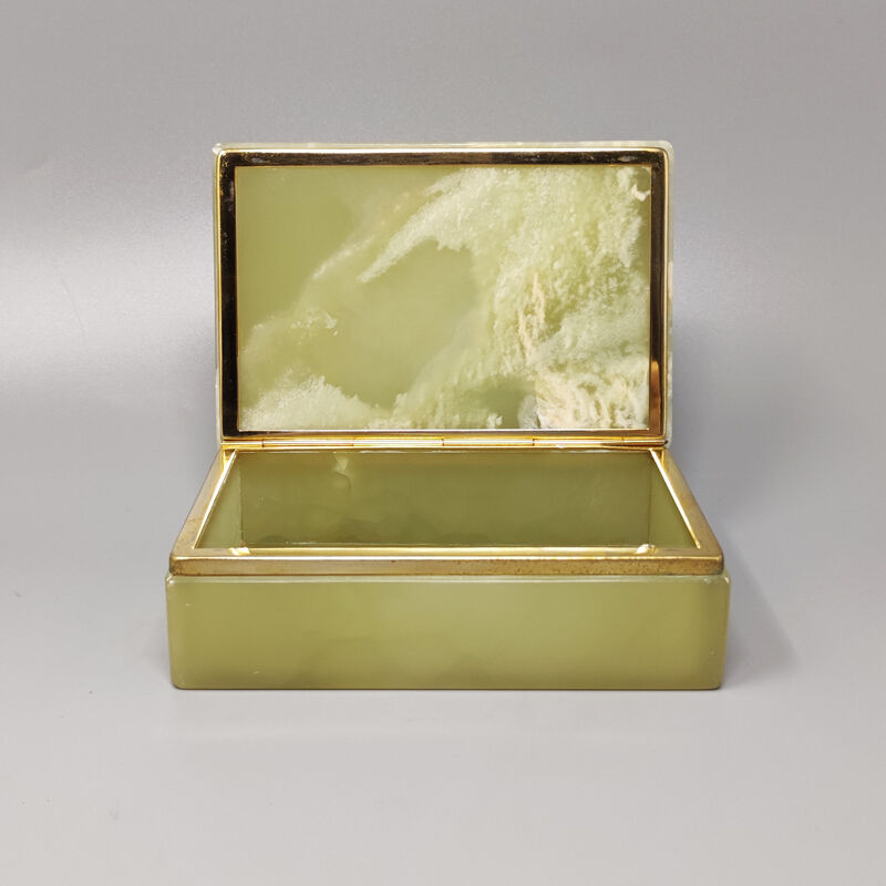 Astonishing green onyx box made in italy