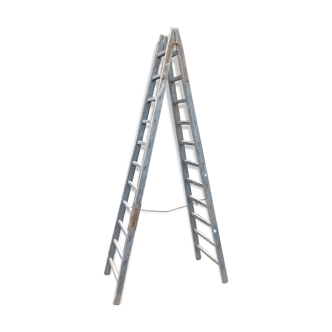 Scale of vintage painter