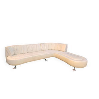 de Sede 1064 (lounge) sofa in Select 2413 snow by Hugo de Ruiter