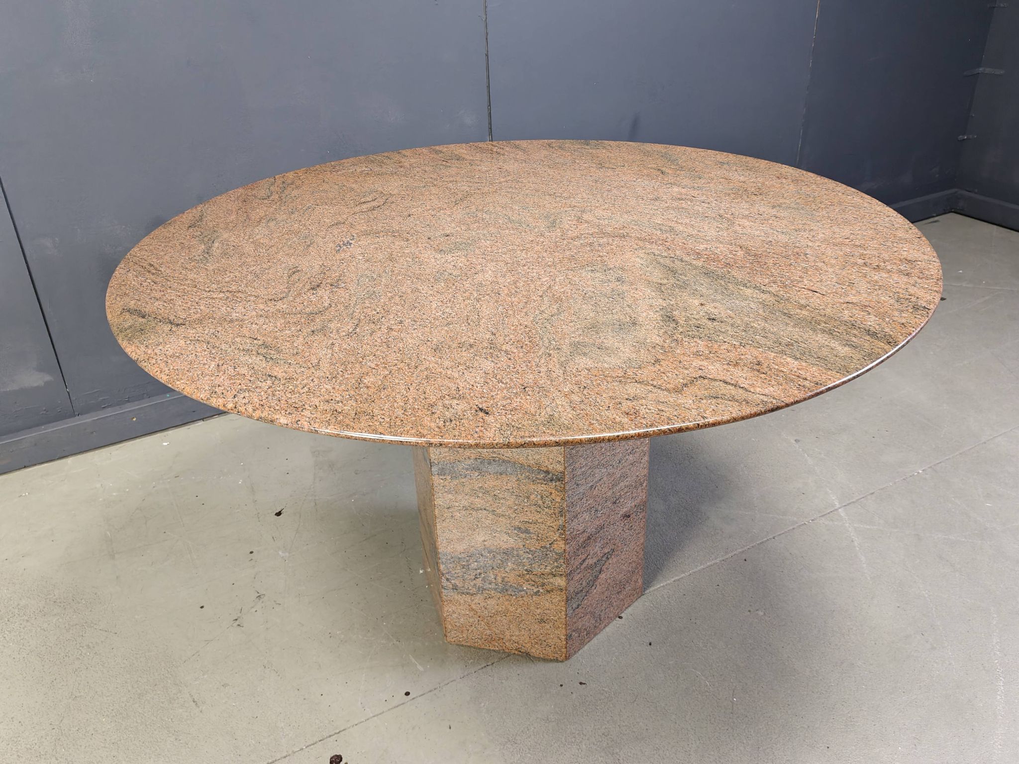 Table à manger ronde en granit vintage, années 1970