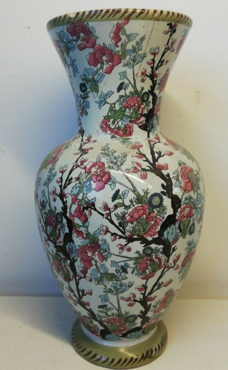 Ceramic vase floral decoration