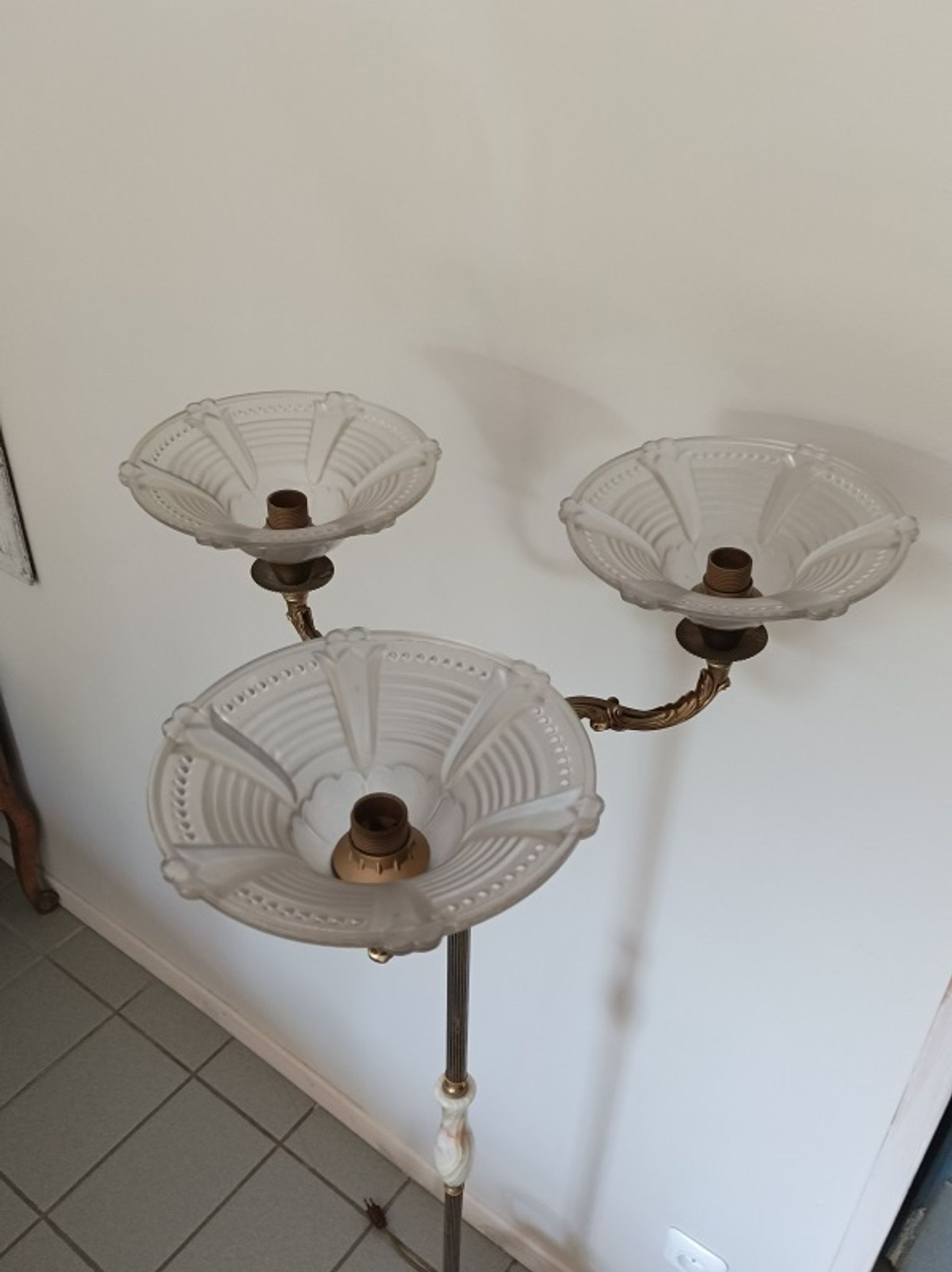 Lampadaire bronze laiton abat jour pâte de verre