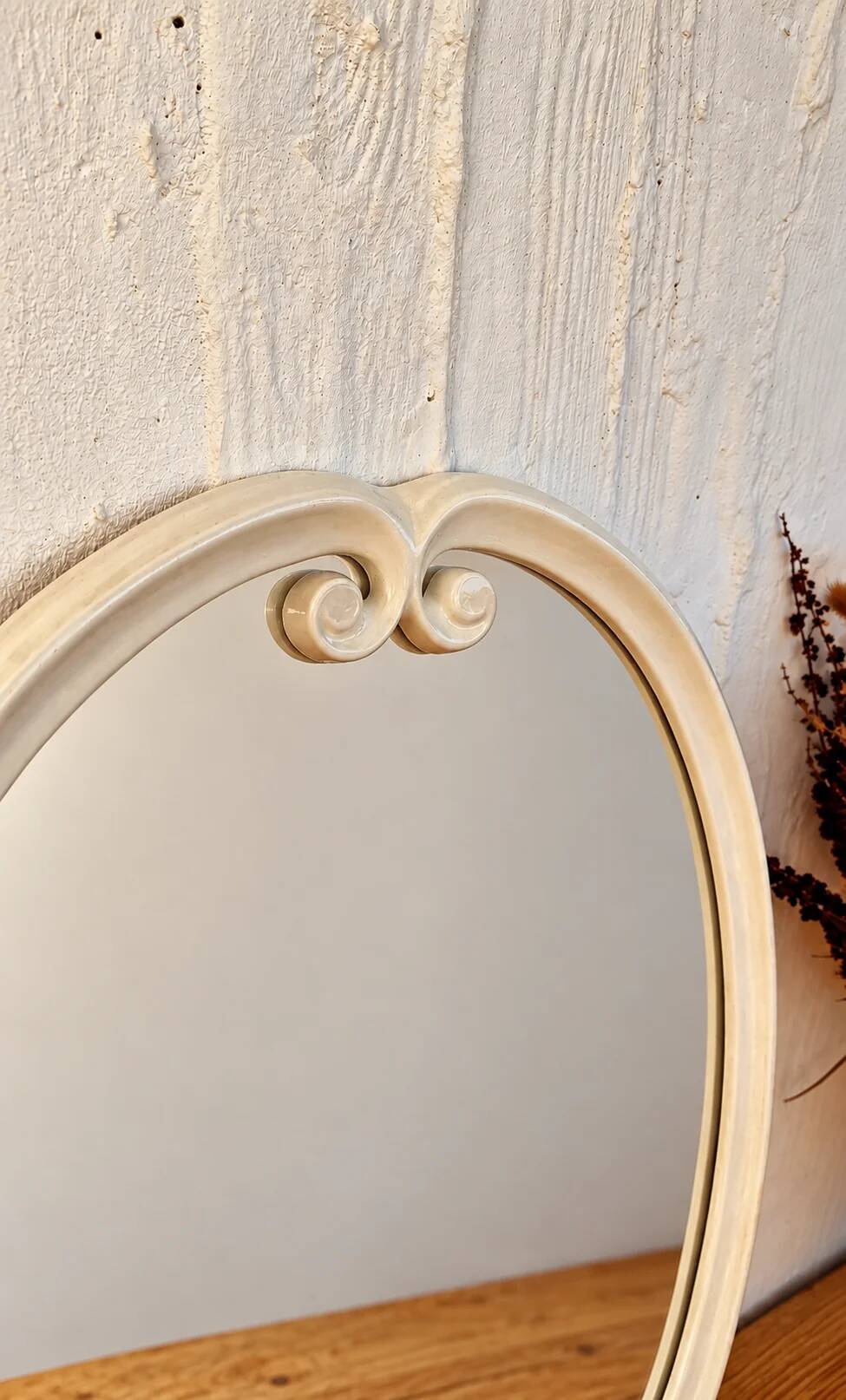 Grand miroir ovale vintage en métal émaillé blanc
