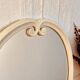 Grand miroir ovale vintage en métal émaillé blanc