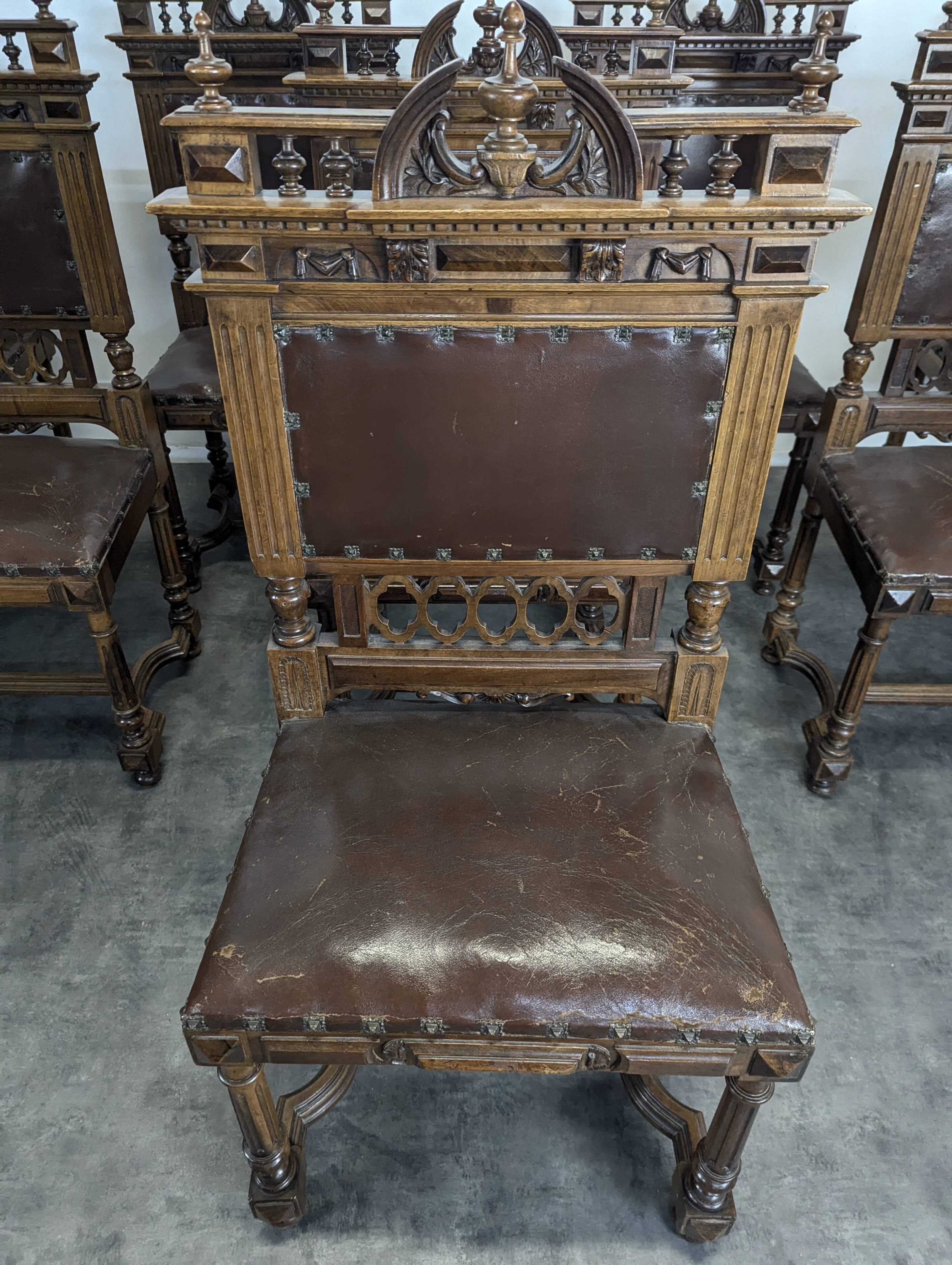 8 Renaissance-style chairs in solid walnut